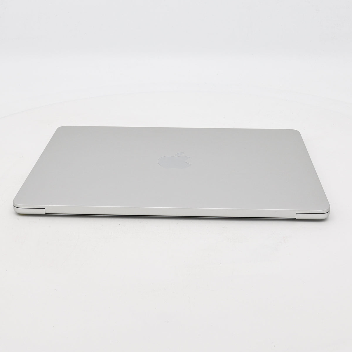 95新 Apple MacBook Air 22年 13寸 M2（8+8核） 16G RAM 256G SSD 銀色