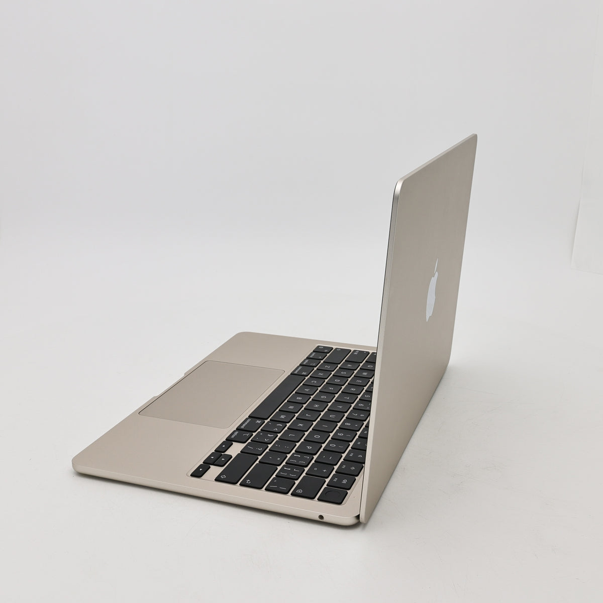 95新 Apple MacBook Air 22年 13寸 M2（8+8核） 8G RAM 256G SSD 星光色