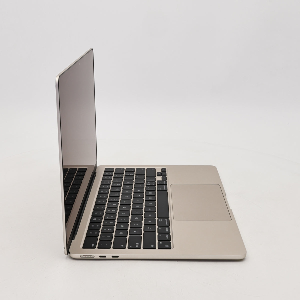 95新 Apple MacBook Air 22年 13寸 M2（8+8核） 8G RAM 256G SSD 星光色