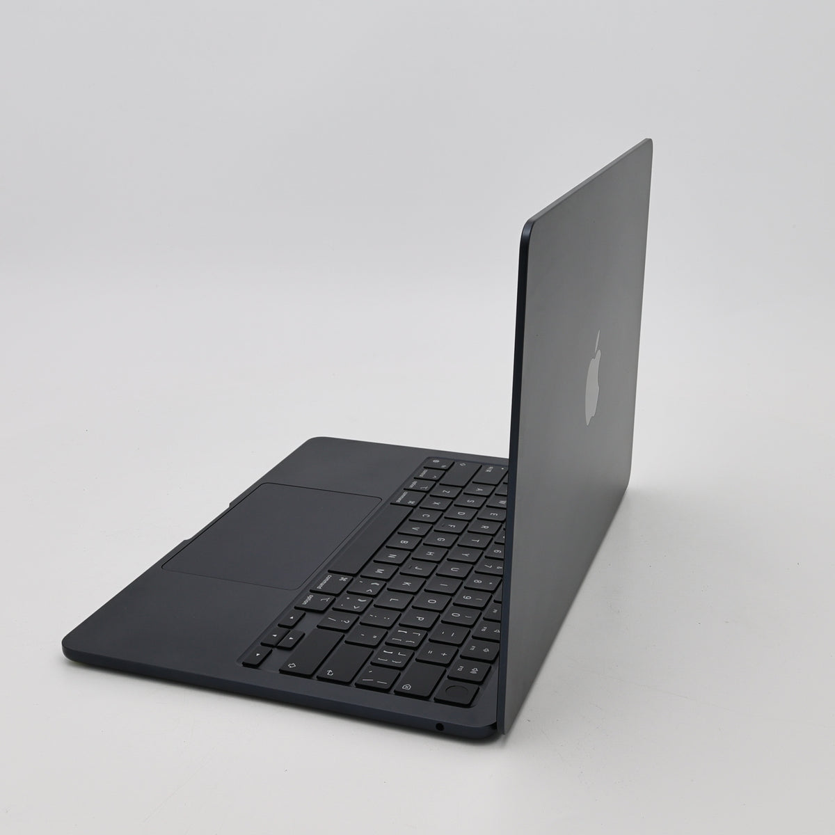 95新 Apple MacBook Air 22年 13寸 M2（8+8核） 8G RAM 256G SSD 午夜色