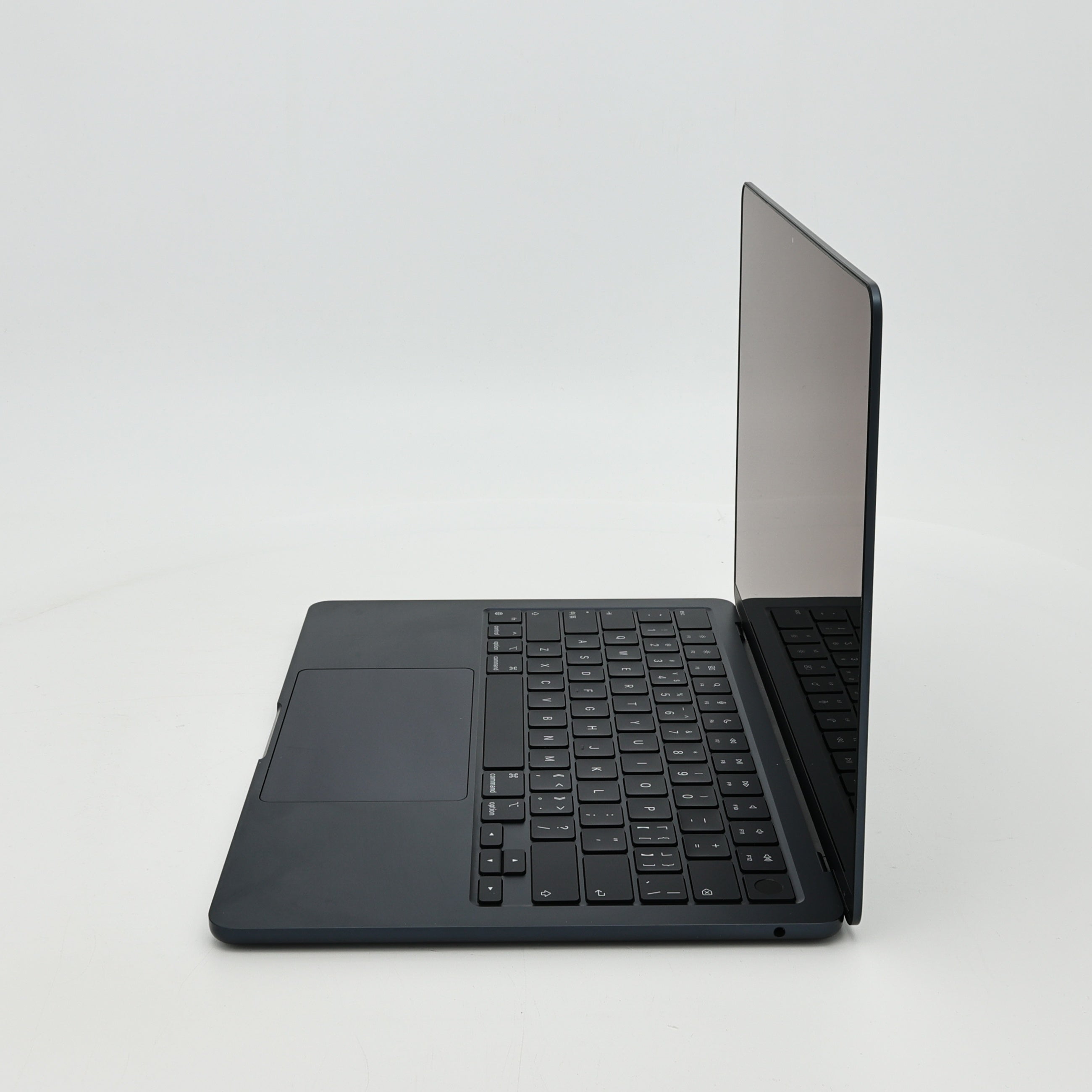 95新 Apple MacBook Air 22年 13寸 M2（8+8核） 16G RAM 256G SSD 午夜色
