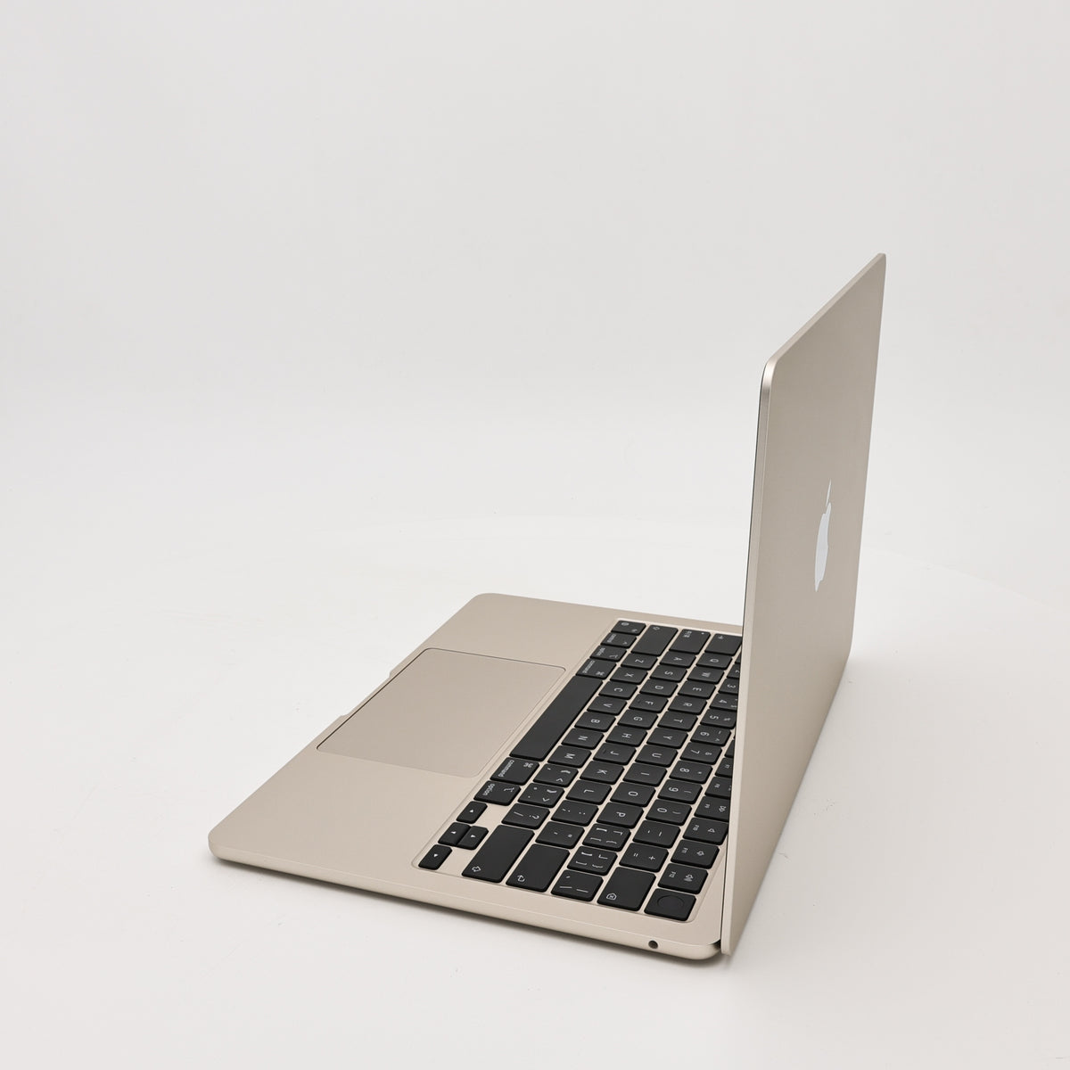 95新 Apple MacBook Air 22年 13寸 M2（8+10核） 8G RAM 512G SSD 星光色
