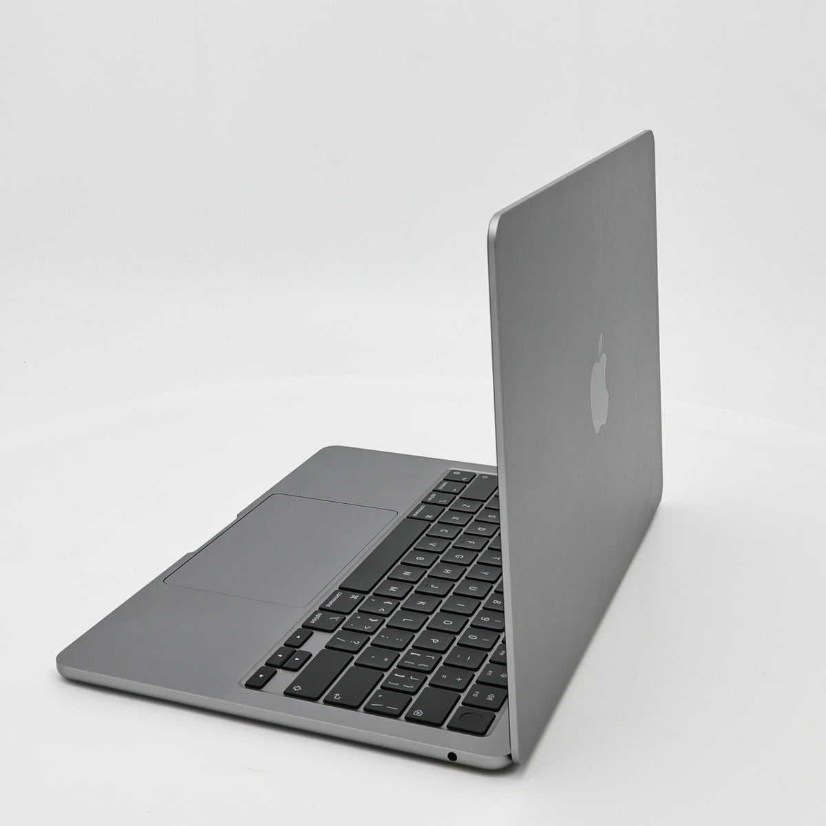95新 Apple MacBook Air 22年 13寸 M2（8+8核） 8G RAM 256G SSD 深空灰色