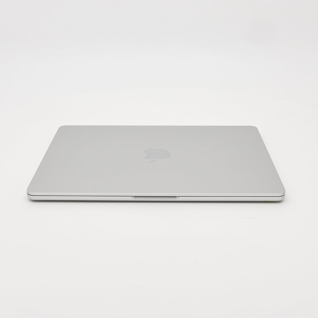 95新 Apple MacBook Air 22年 13寸 M2（8+8核） 8G RAM 256G SSD 銀色