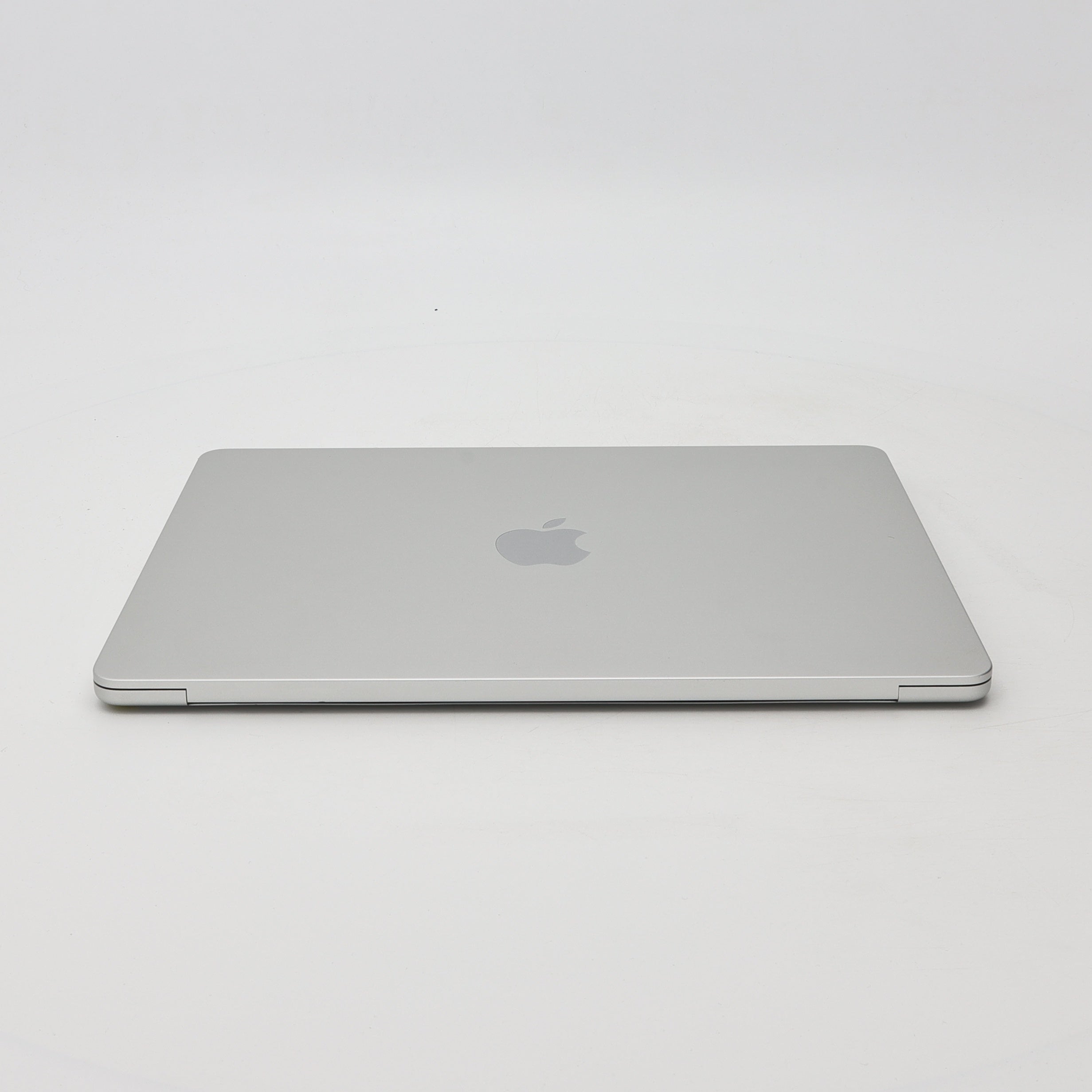 95新 Apple MacBook Air 22年 13寸 M2（8+8核） 16G RAM 256G SSD 銀色