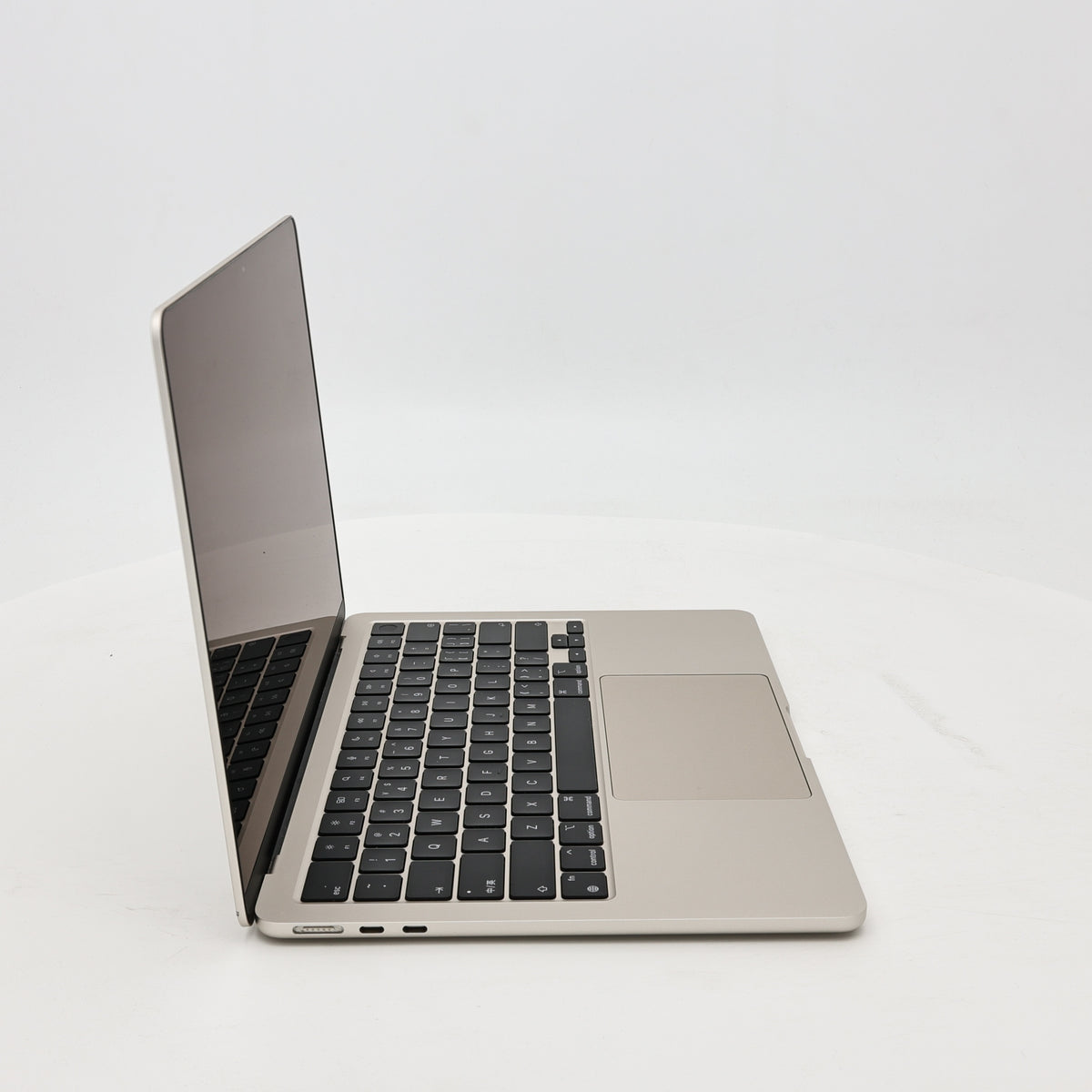95新 Apple MacBook Air 22年 13寸 M2（8+8核） 16G RAM 256G SSD 星光色