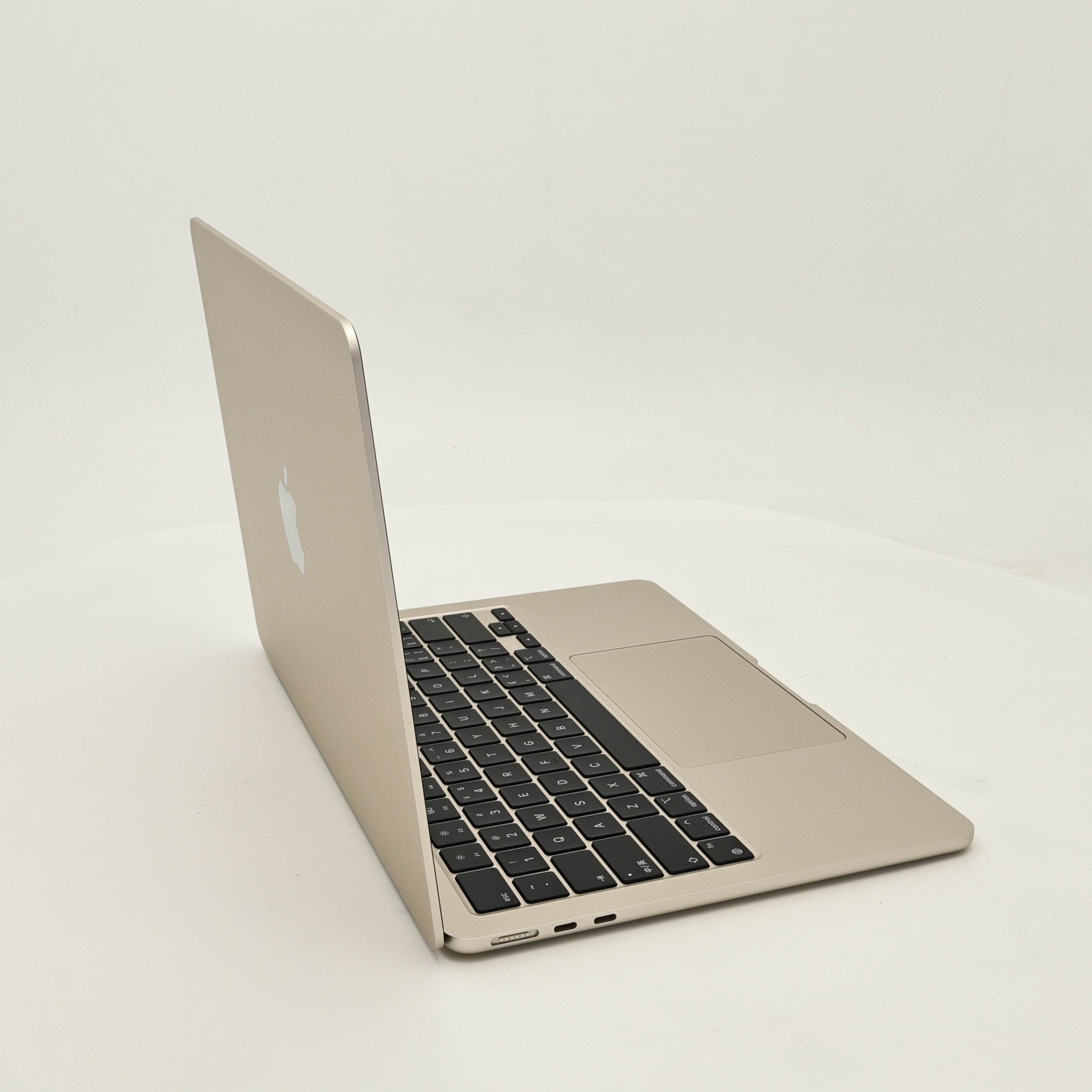 95新 Apple MacBook Air 22年 13寸 M2（8+8核） 16G RAM 256G SSD 星光色