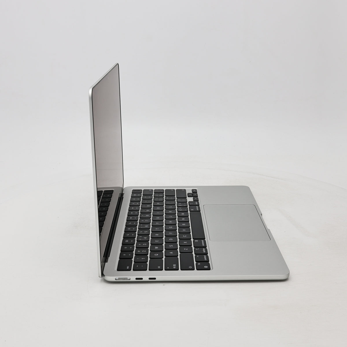 95新 Apple MacBook Air 22年 13寸 M2（8+8核） 8G RAM 256G SSD 銀色