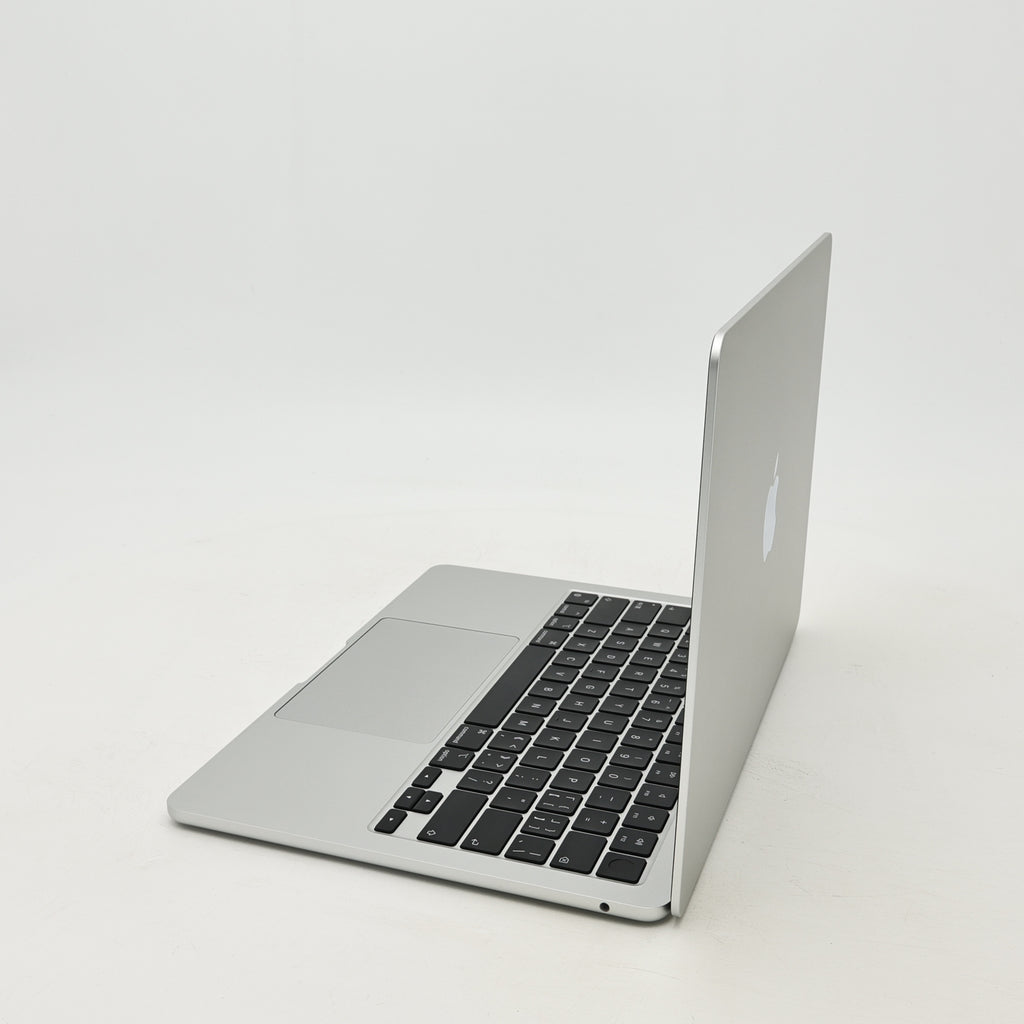 95新 Apple MacBook Air 22年 13寸 M2（8+8核） 8G RAM 256G SSD 銀色