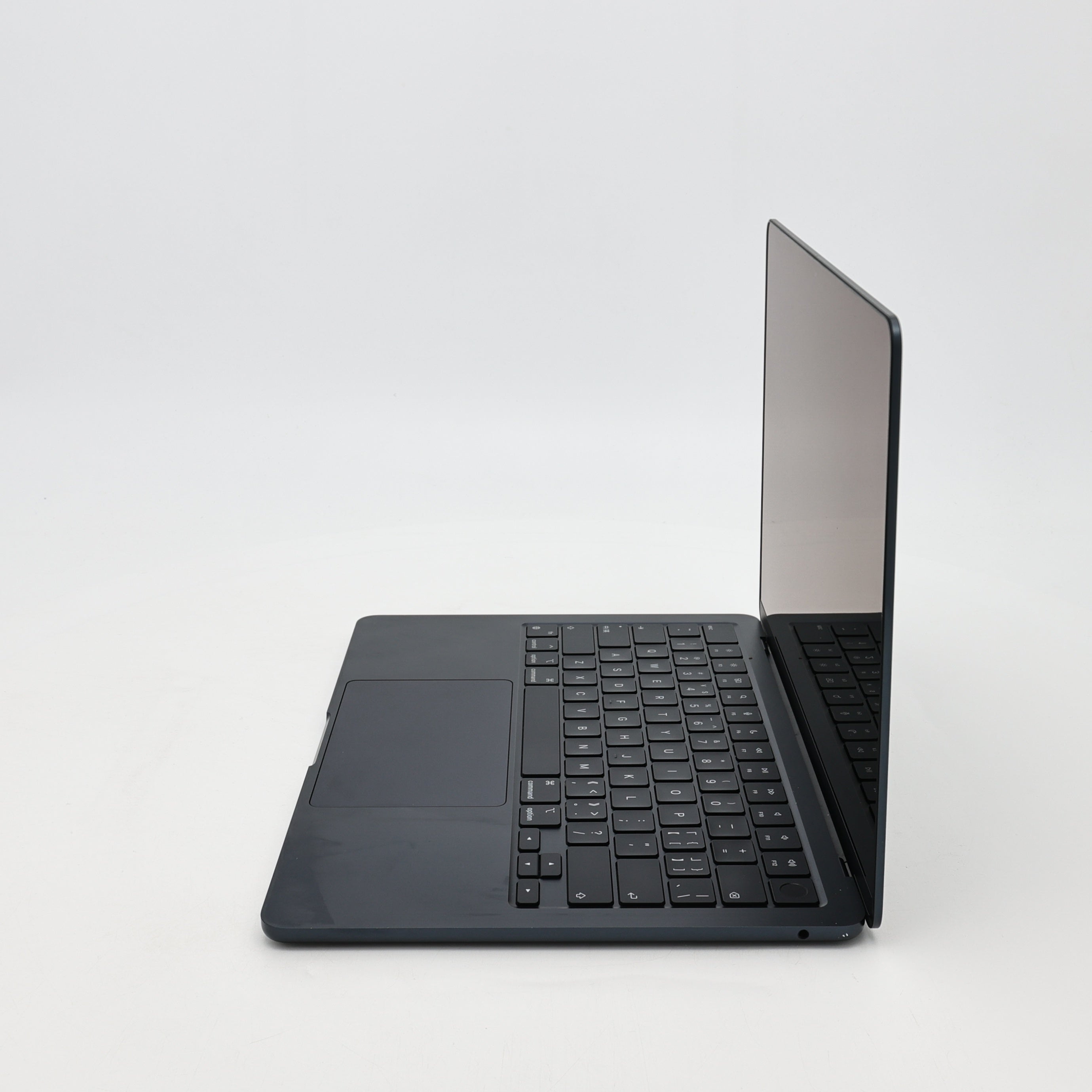 95新 Apple MacBook Air 22年 13寸 M2（8+8核） 8G RAM 256G SSD 午夜色