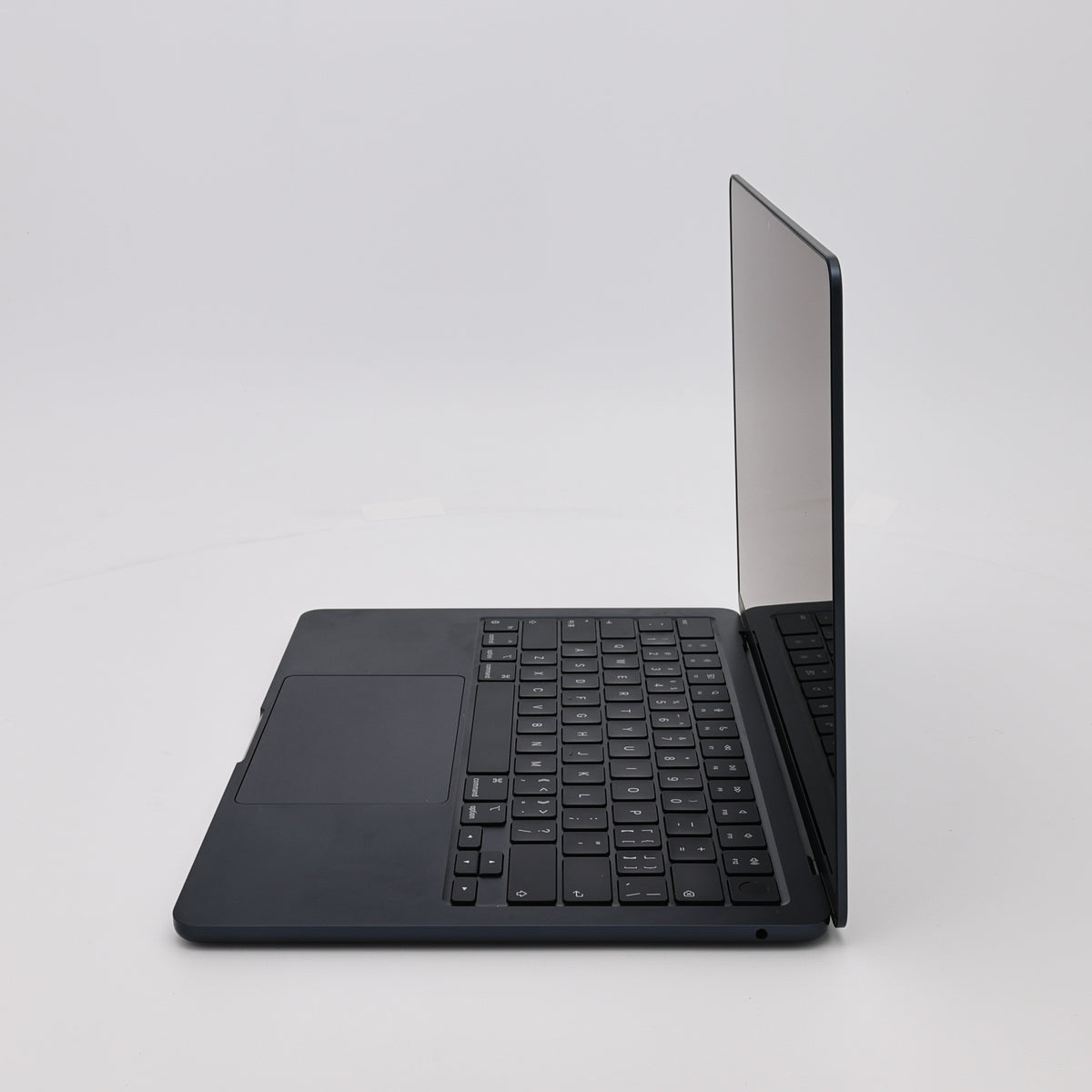 95新 Apple MacBook Air 22年 13寸 M2（8+8核） 16G RAM 256G SSD 午夜色
