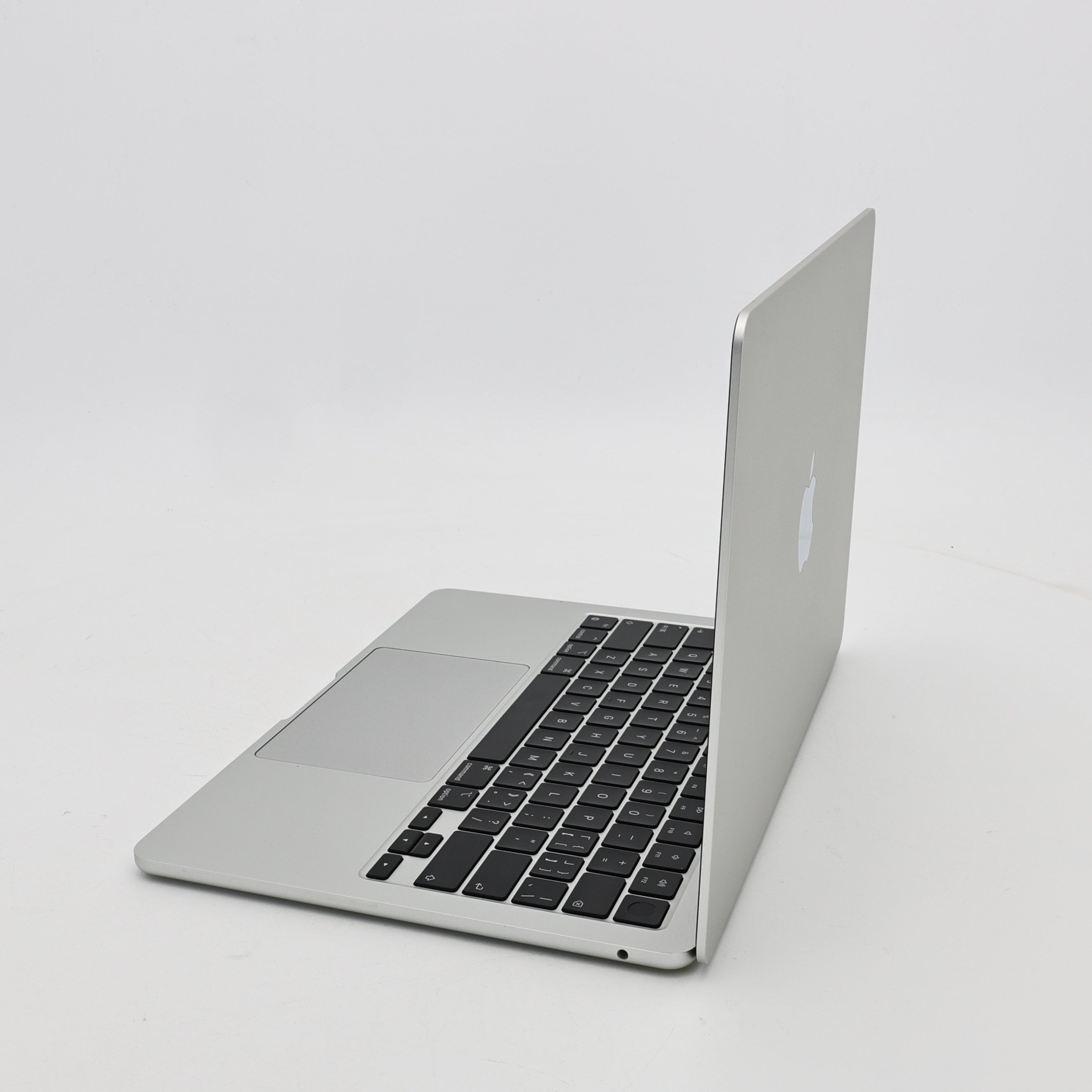 95新 Apple MacBook Air 22年 13寸 M2（8+10核） 8G RAM 512G SSD 銀色