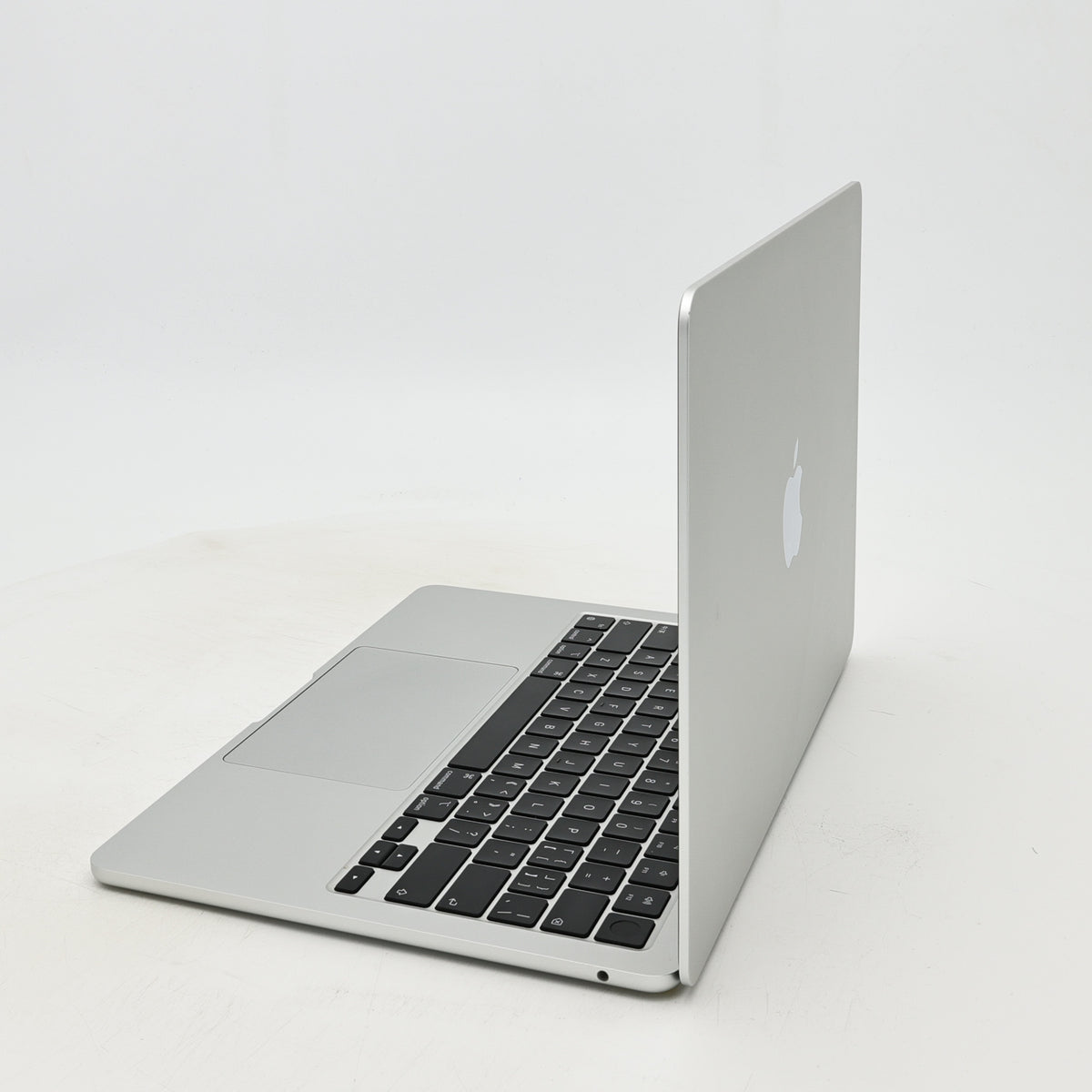95新 Apple MacBook Air 22年 13寸 M2（8+8核） 8G RAM 256G SSD 銀色