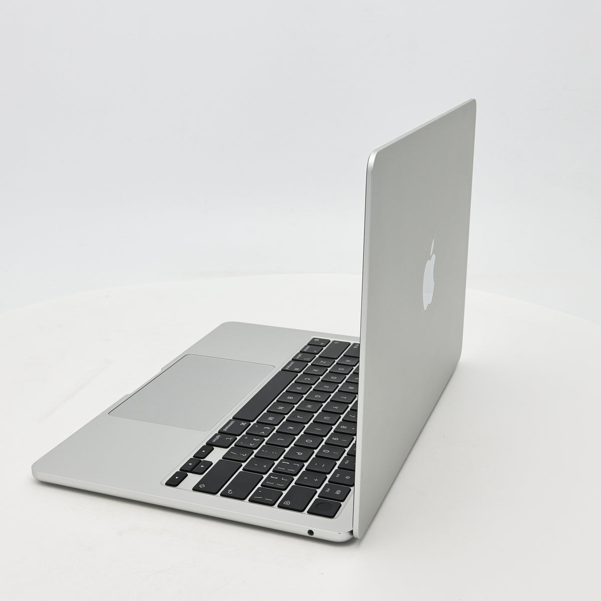 95新 Apple MacBook Air 22年 13寸 M2（8+10核） 8G RAM 512G SSD 銀色