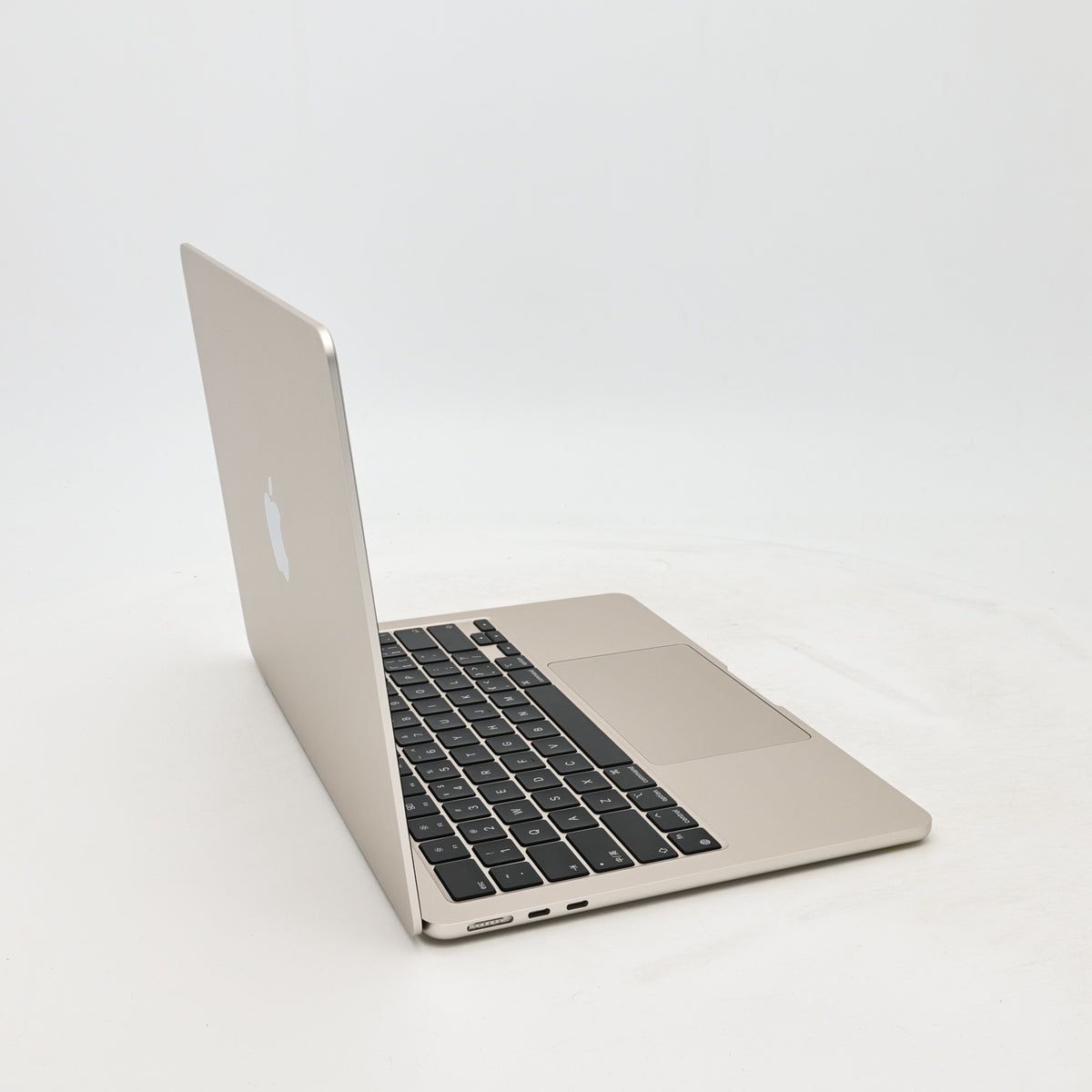 95新 Apple MacBook Air 22年 13寸 M2（8+8核） 8G RAM 256G SSD 星光色