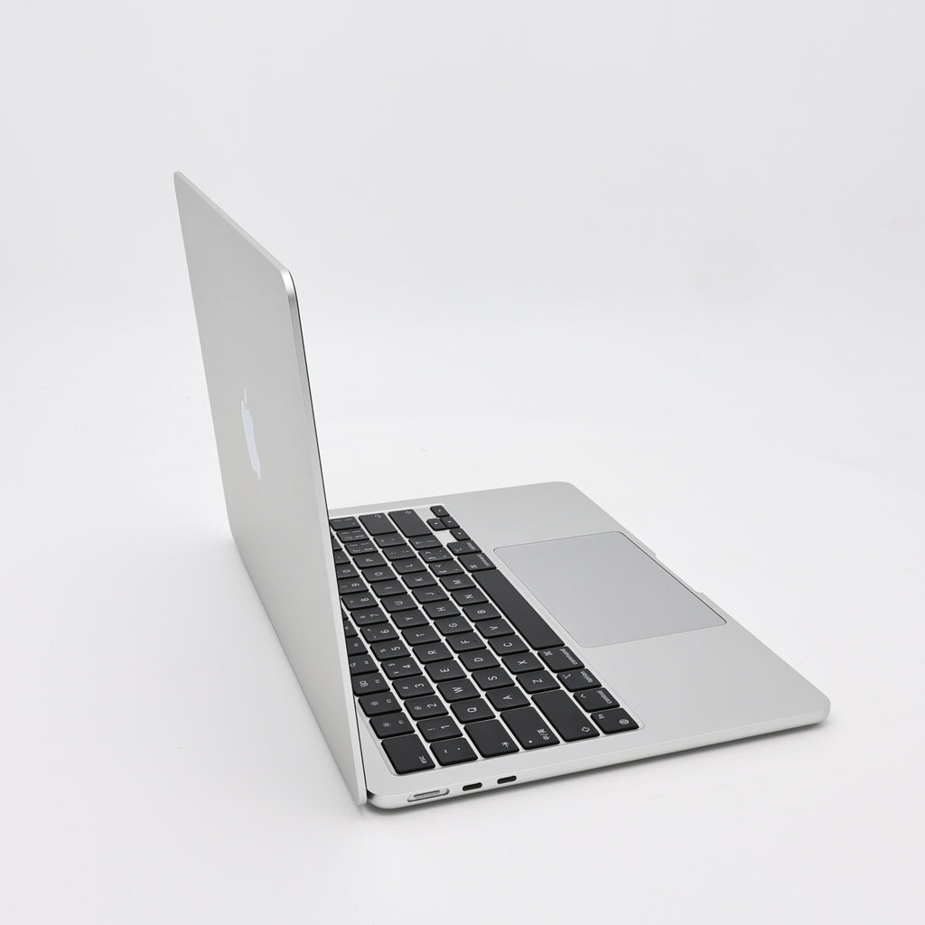 95新 Apple MacBook Air 22年 13寸 M2（8+10核） 8G RAM 512G SSD 銀色