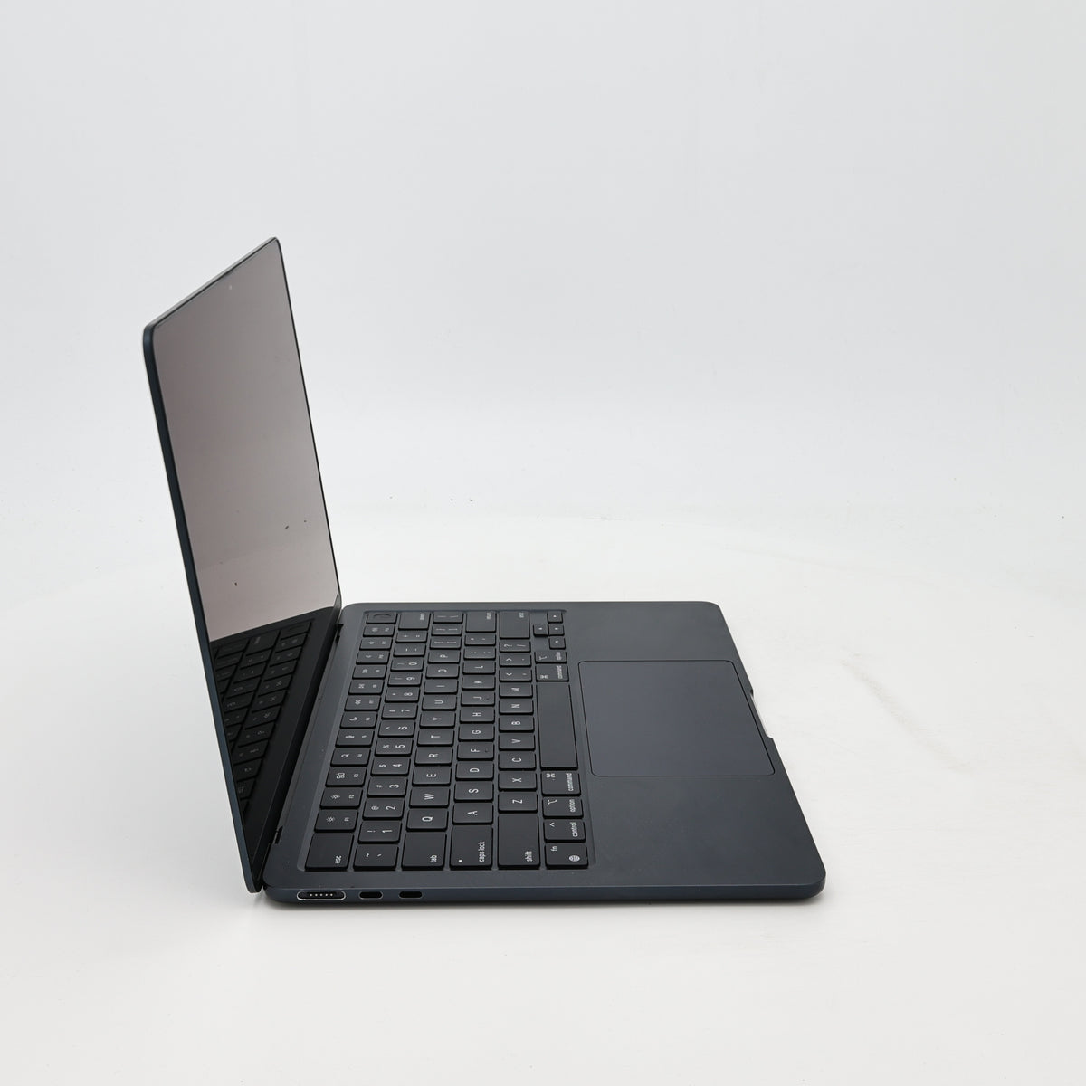 95新 Apple MacBook Air 22年 13寸 M2（8+8核） 8G RAM 256G SSD 午夜色