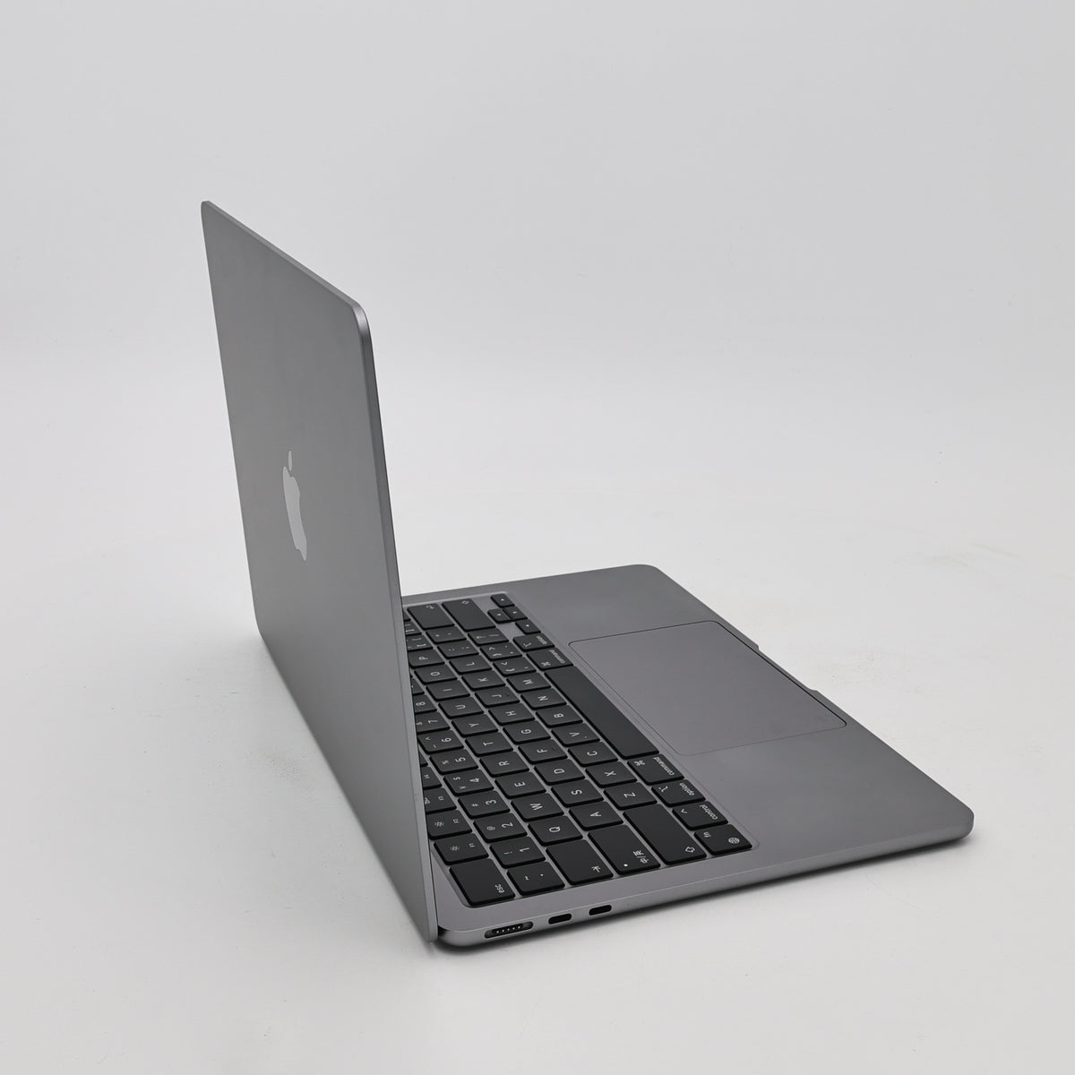 95新 Apple MacBook Air 22年 13寸 M2（8+8核） 8G RAM 256G SSD 深空灰色