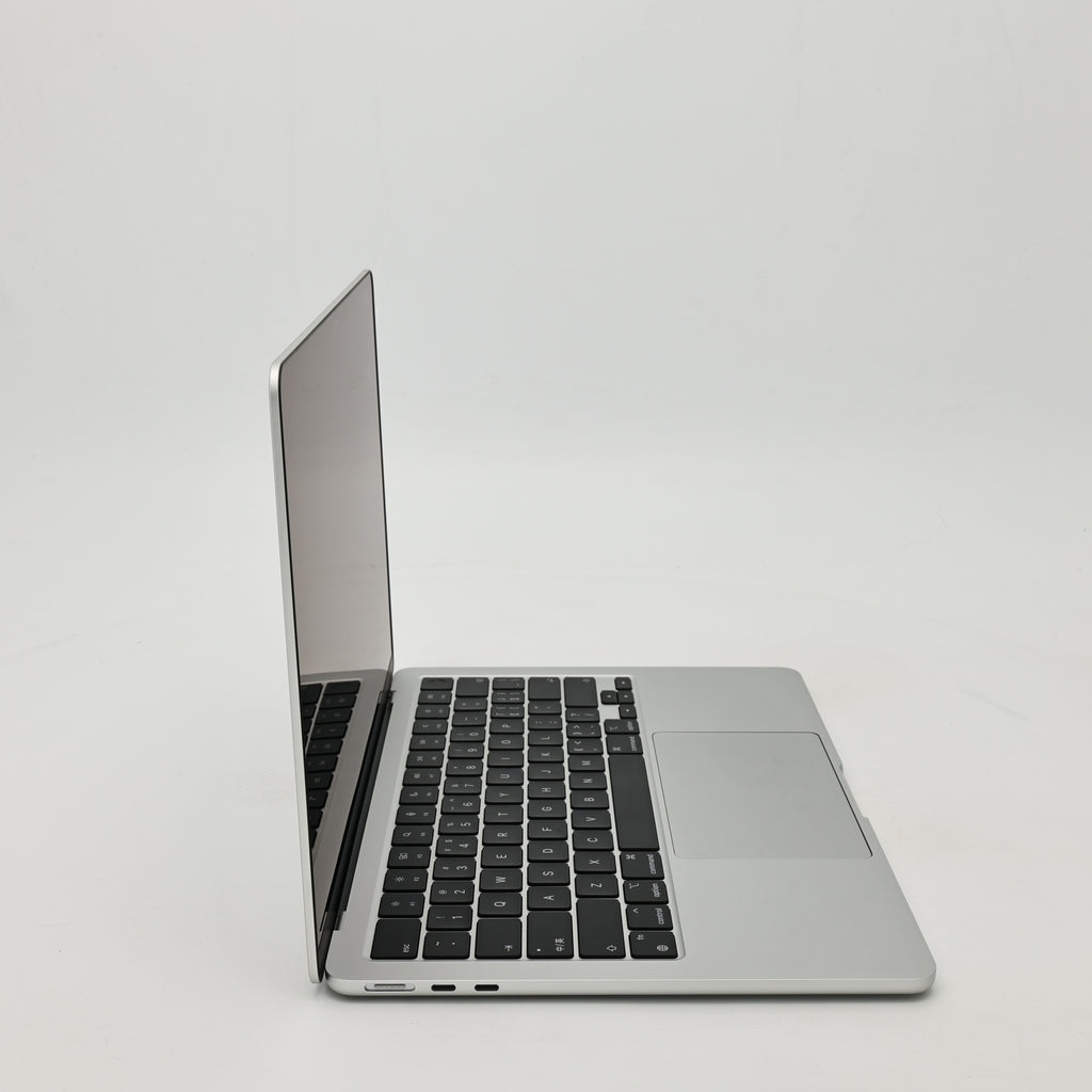 95新 Apple MacBook Air 22年 13寸 M2（8+8核） 8G RAM 256G SSD 銀色