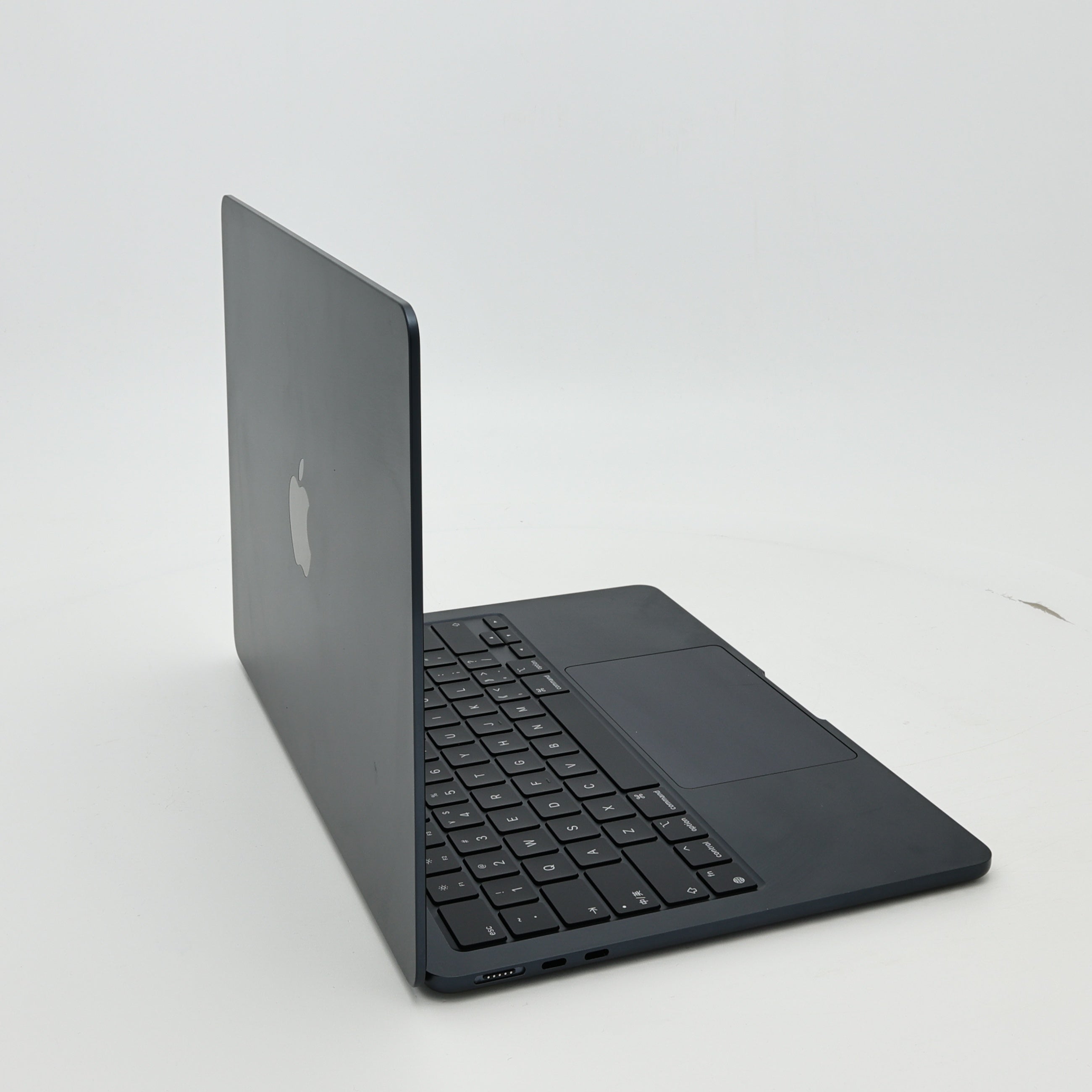 95新 Apple MacBook Air 22年 13寸 M2（8+8核） 16G RAM 256G SSD 午夜色