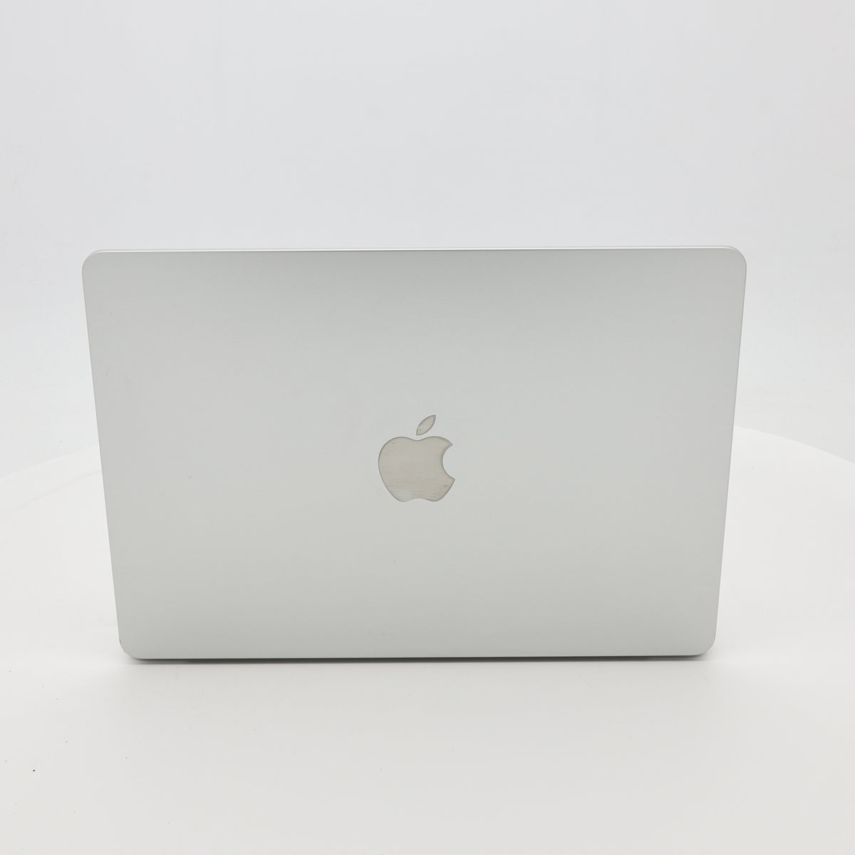 95新 Apple MacBook Air 22年 13寸 M2（8+8核） 8G RAM 256G SSD 銀色
