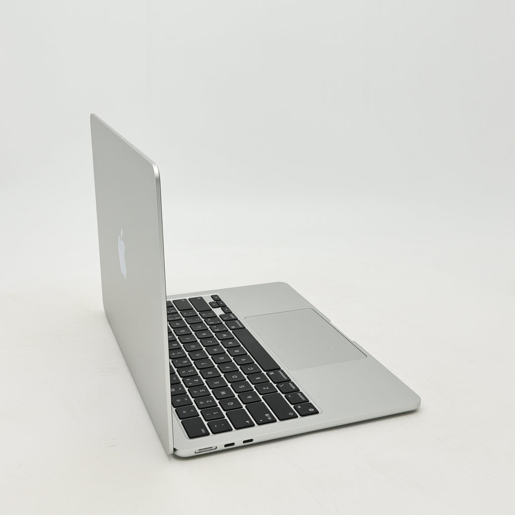 95新 Apple MacBook Air 22年 13寸 M2（8+8核） 8G RAM 256G SSD 銀色