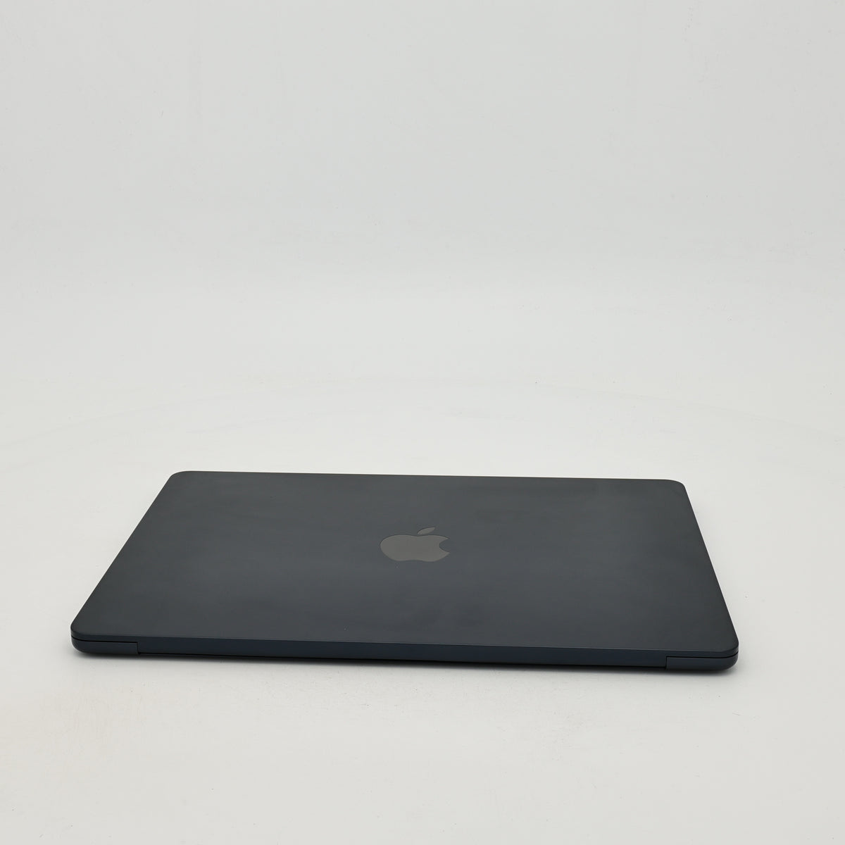 95新 Apple MacBook Air 22年 13寸 M2（8+8核） 8G RAM 256G SSD 午夜色