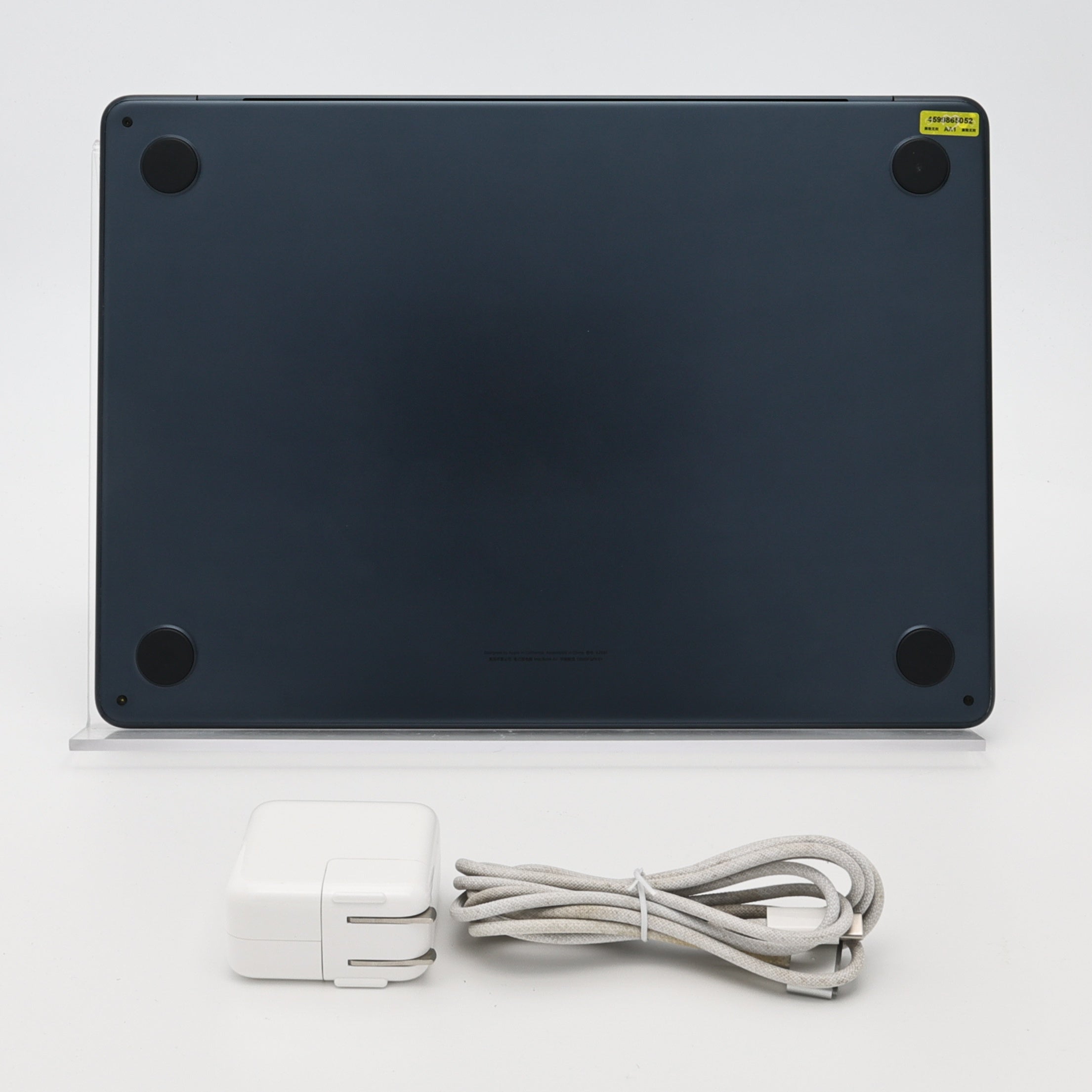 95新 Apple MacBook Air 22年 13寸 M2（8+8核） 8G RAM 256G SSD 午夜色