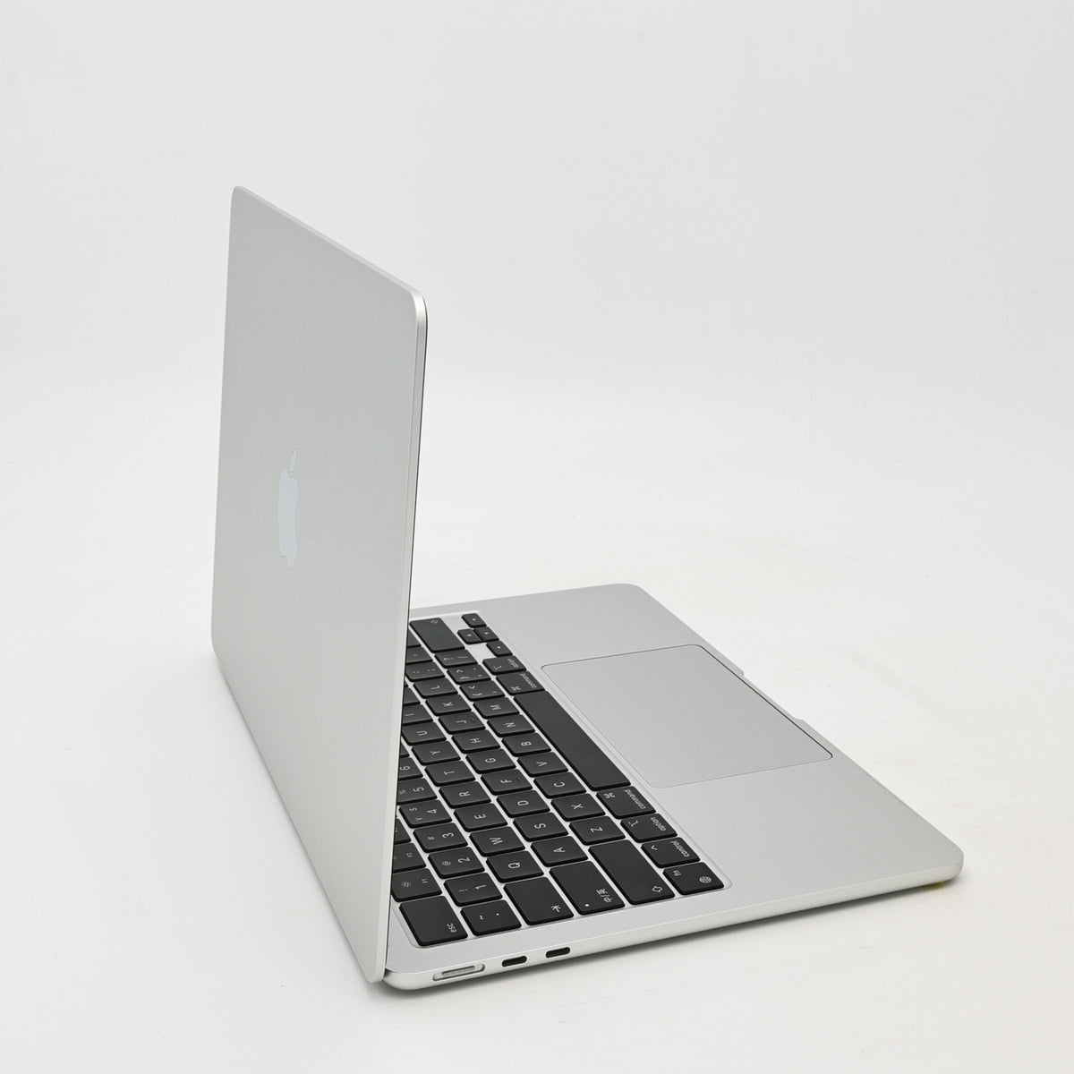 95新 Apple MacBook Air 24年 13寸 M3（8+8核） 8G RAM 256G SSD 銀色