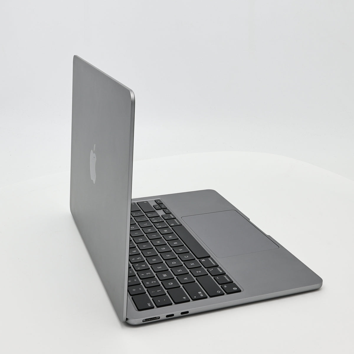 95新 Apple MacBook Air 22年 13寸 M2（8+8核） 8G RAM 256G SSD 深空灰色