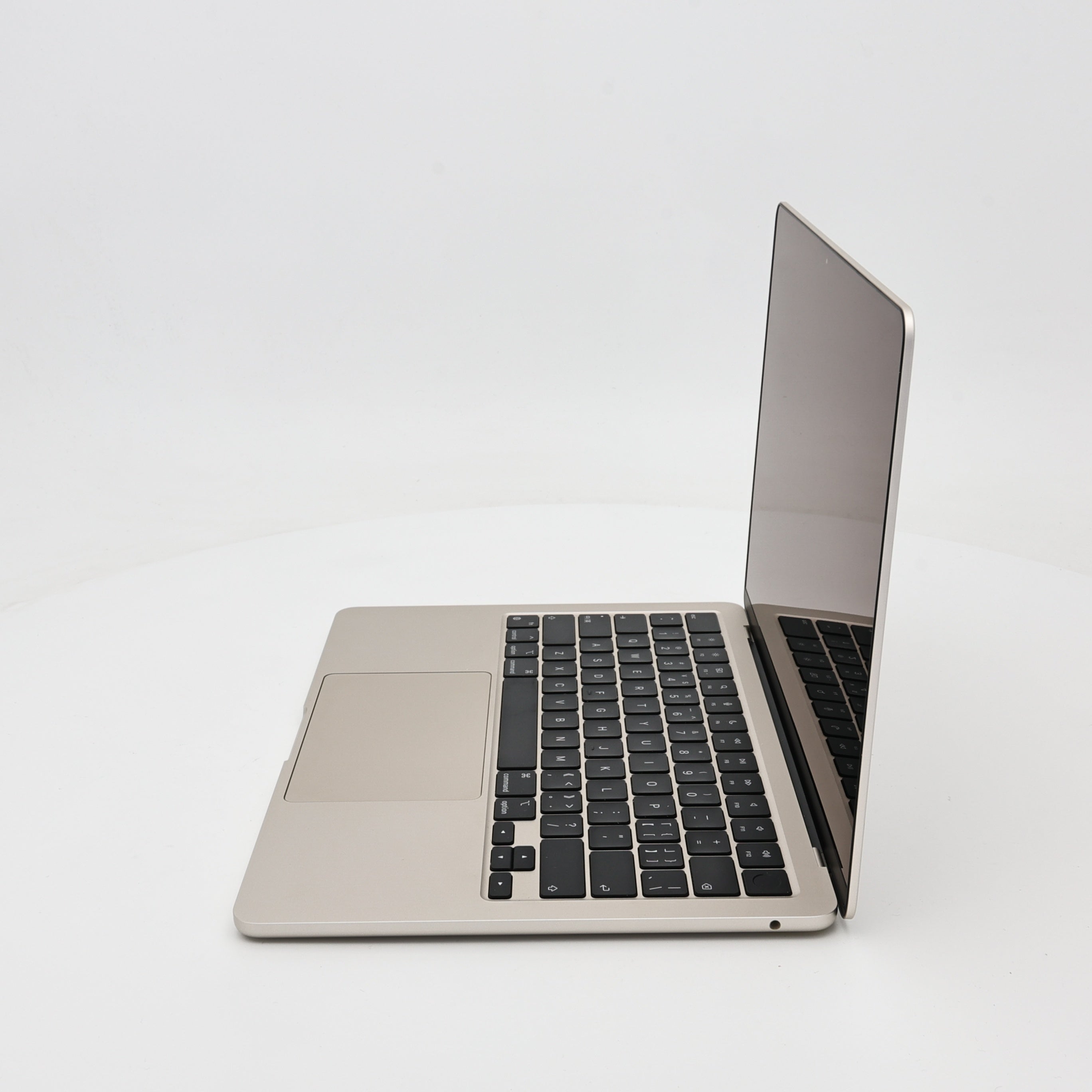 95新 Apple MacBook Air 22年 13寸 M2（8+8核） 8G RAM 256G SSD 星光色
