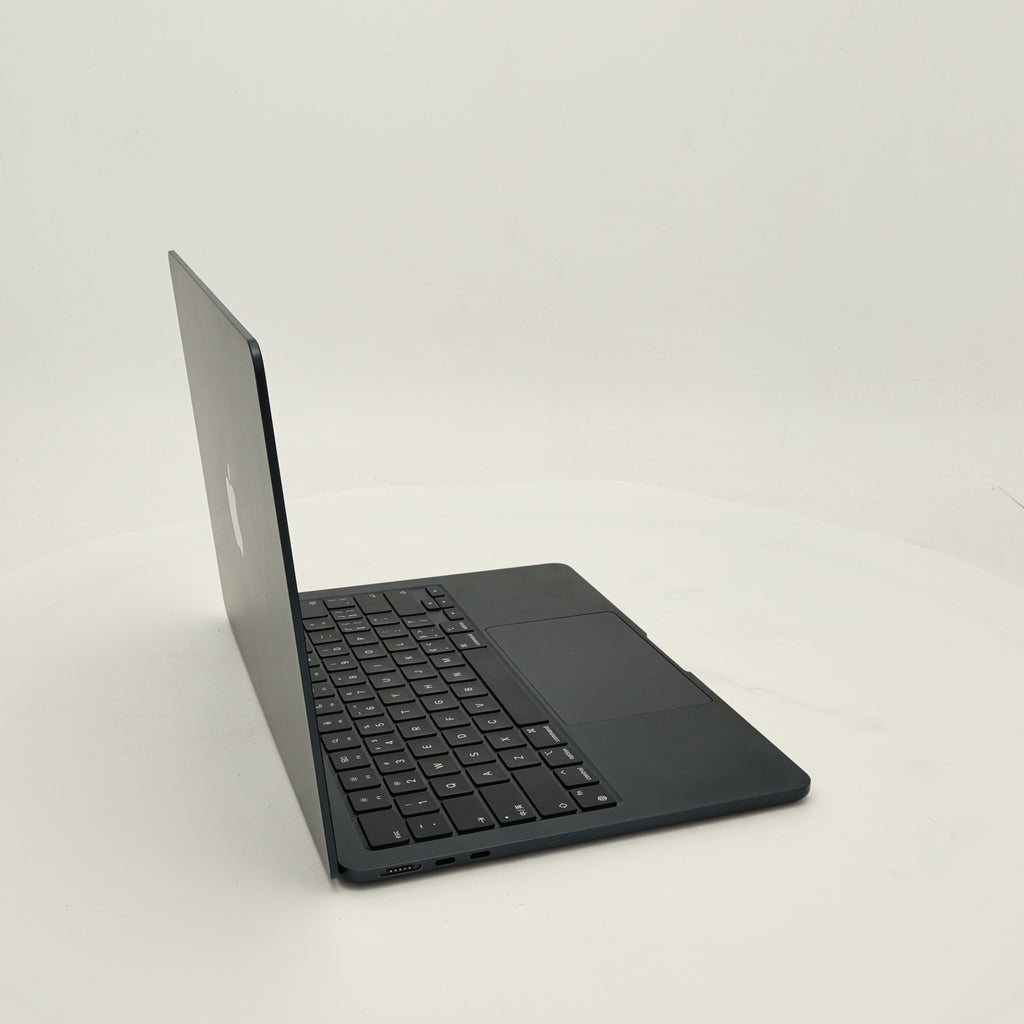99新 Apple MacBook Air 22年 13寸 M2（8+8核） 8G RAM 256G SSD 深空灰色