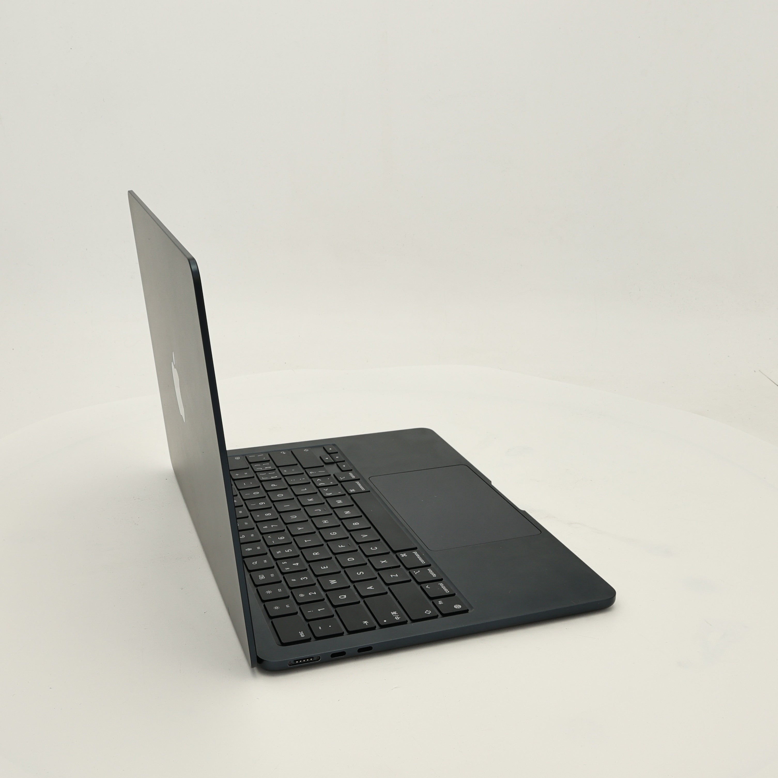 99新 Apple MacBook Air 22年 13寸 M2（8+8核） 8G RAM 256G SSD 深空灰色