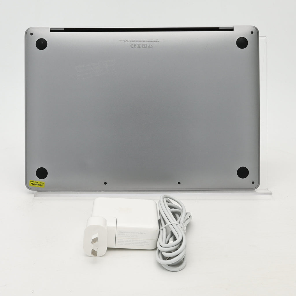 95新 Apple MacBook Pro 22年 13寸 M2（8+10核） 8G RAM 512G SSD 深空灰色
