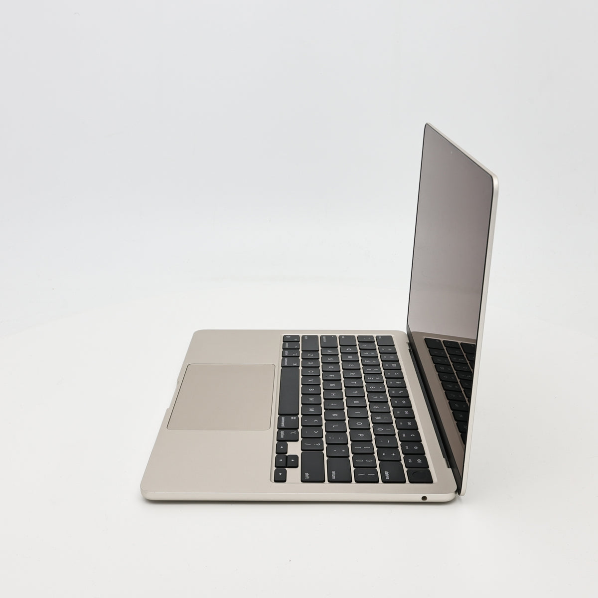 95新 Apple MacBook Air 22年 13寸 M2（8+10核） 8G RAM 512G SSD 星光色