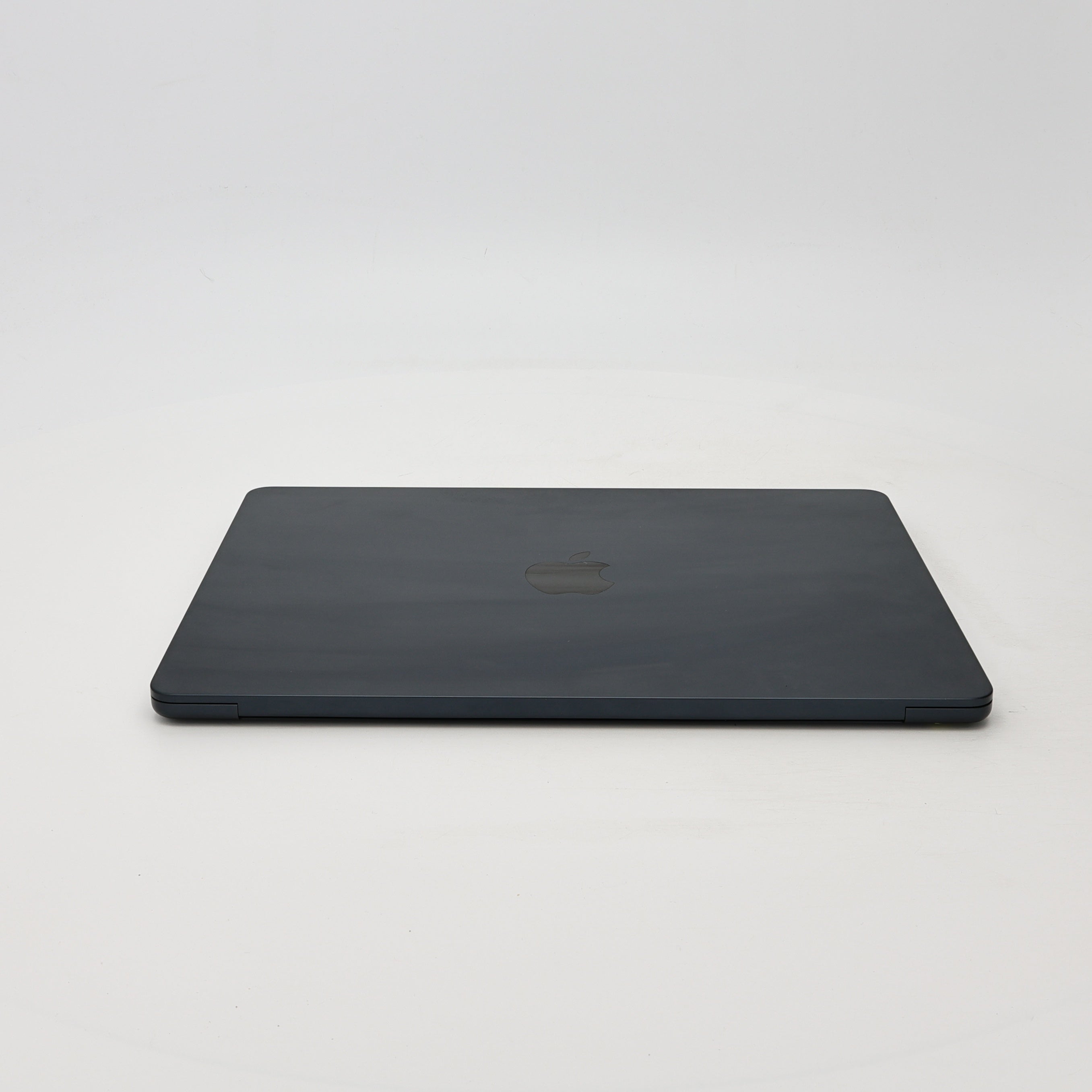 95新 Apple MacBook Air 22年 13寸 M2（8+8核） 8G RAM 256G SSD 午夜色