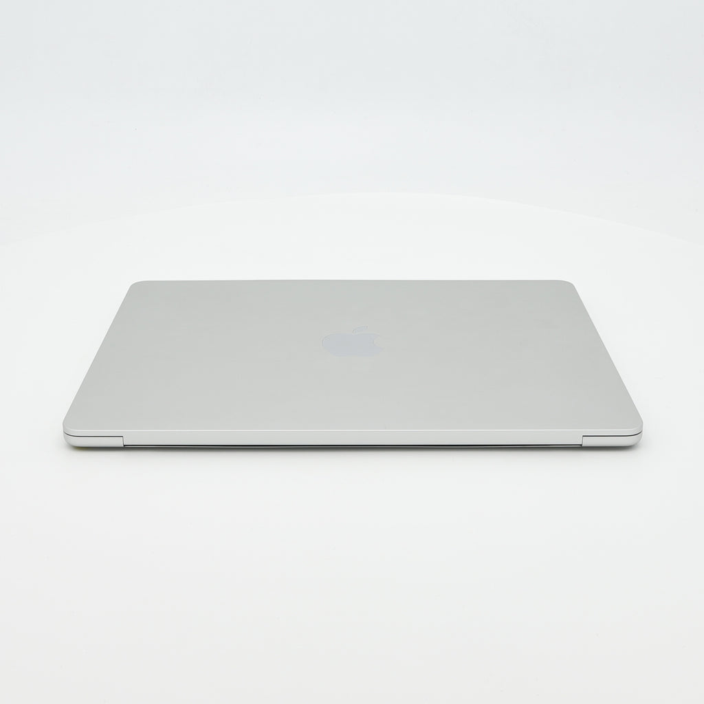 95新 Apple MacBook Air 22年 13寸 M2（8+10核） 8G RAM 512G SSD 銀色
