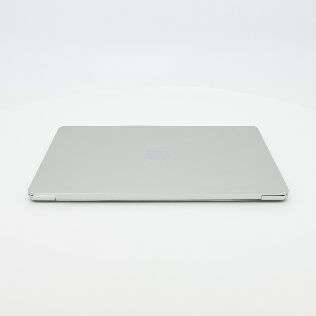 95新 Apple MacBook Air 22年 13寸 M2（8+10核） 8G RAM 512G SSD 銀色