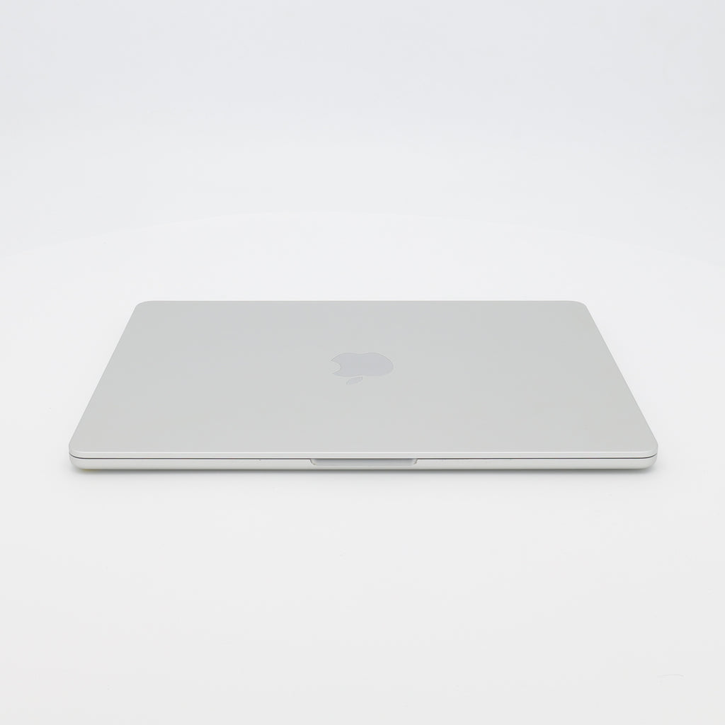 95新 Apple MacBook Air 22年 13寸 M2（8+8核） 8G RAM 256G SSD 銀色