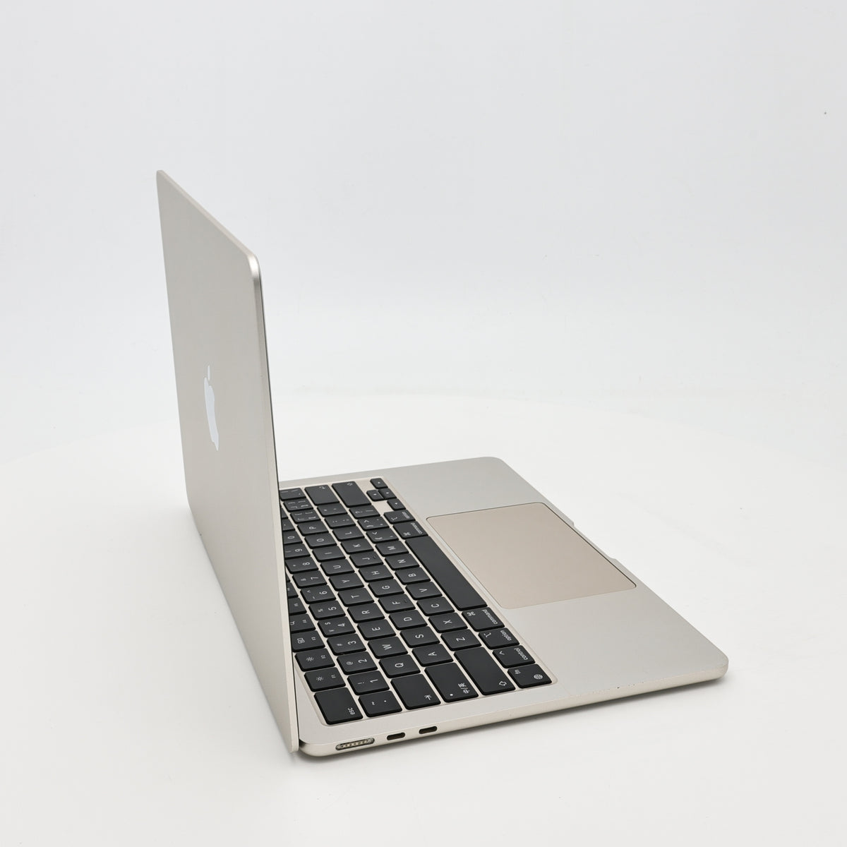 95新 Apple MacBook Air 22年 13寸 M2（8+8核） 8G RAM 256G SSD 星光色