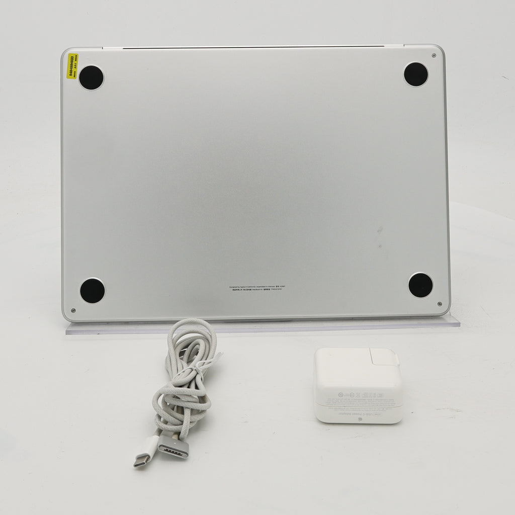 95新 Apple MacBook Air 22年 13寸 M2（8+8核） 8G RAM 256G SSD 銀色