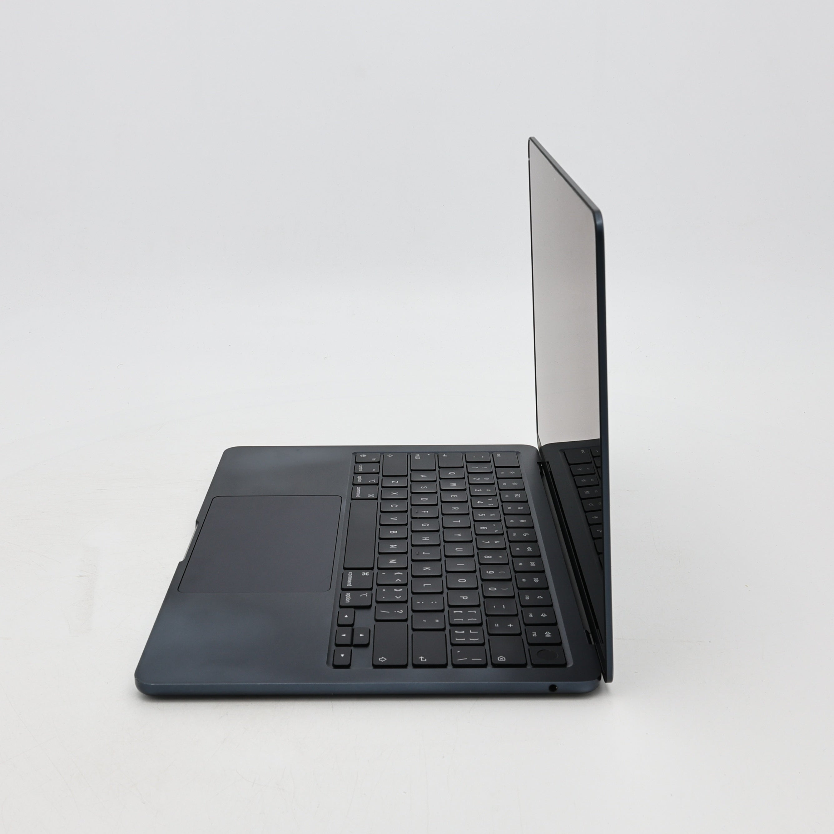 95新 Apple MacBook Air 22年 13寸 M2（8+8核） 8G RAM 256G SSD 午夜色