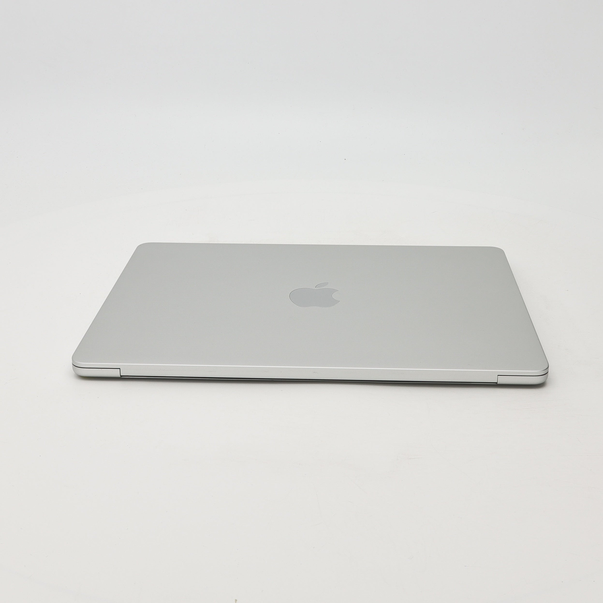 95新 Apple MacBook Air 22年 13寸 M2（8+10核） 8G RAM 512G SSD 銀色