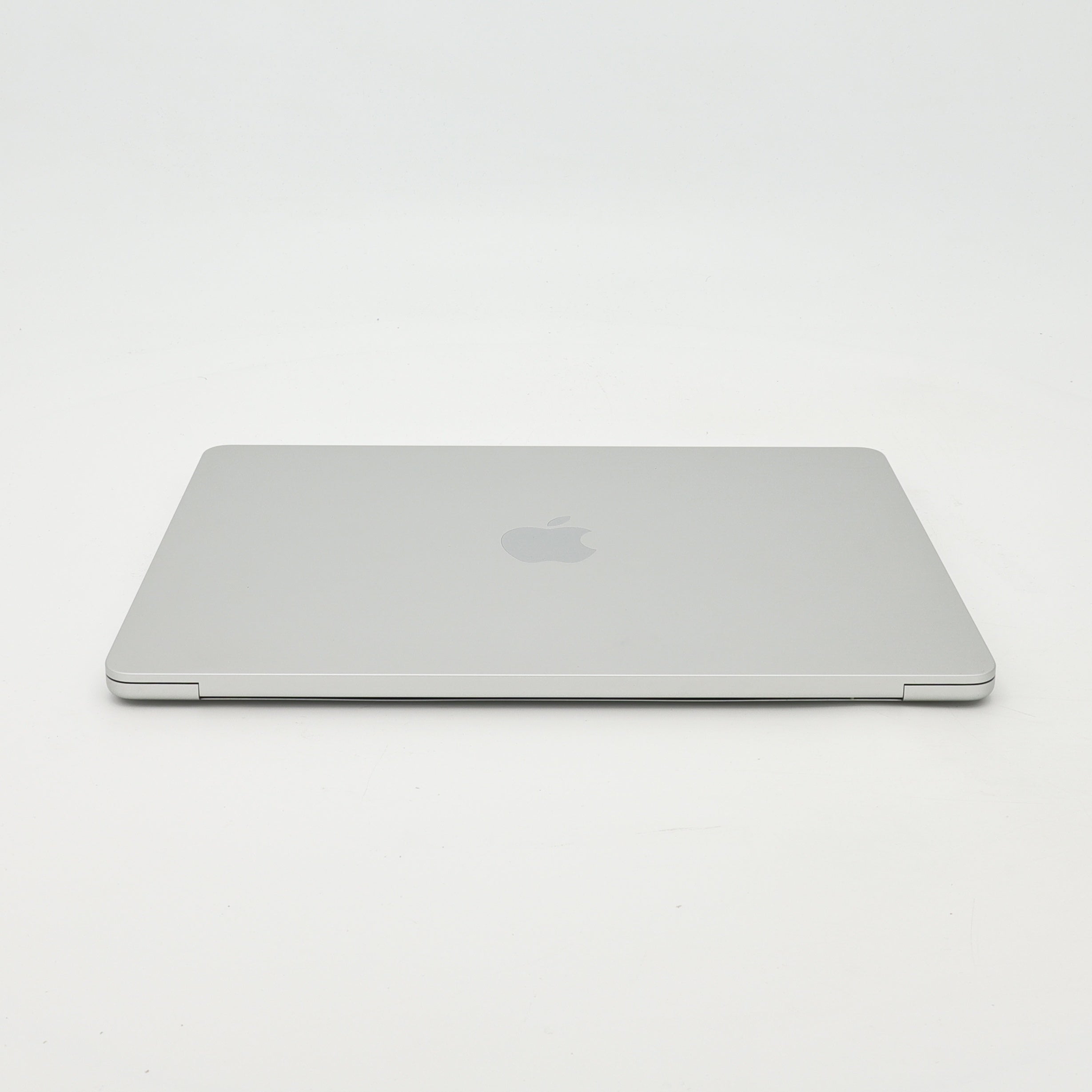 95新 Apple MacBook Air 22年 13寸 M2（8+8核） 16G RAM 256G SSD 銀色