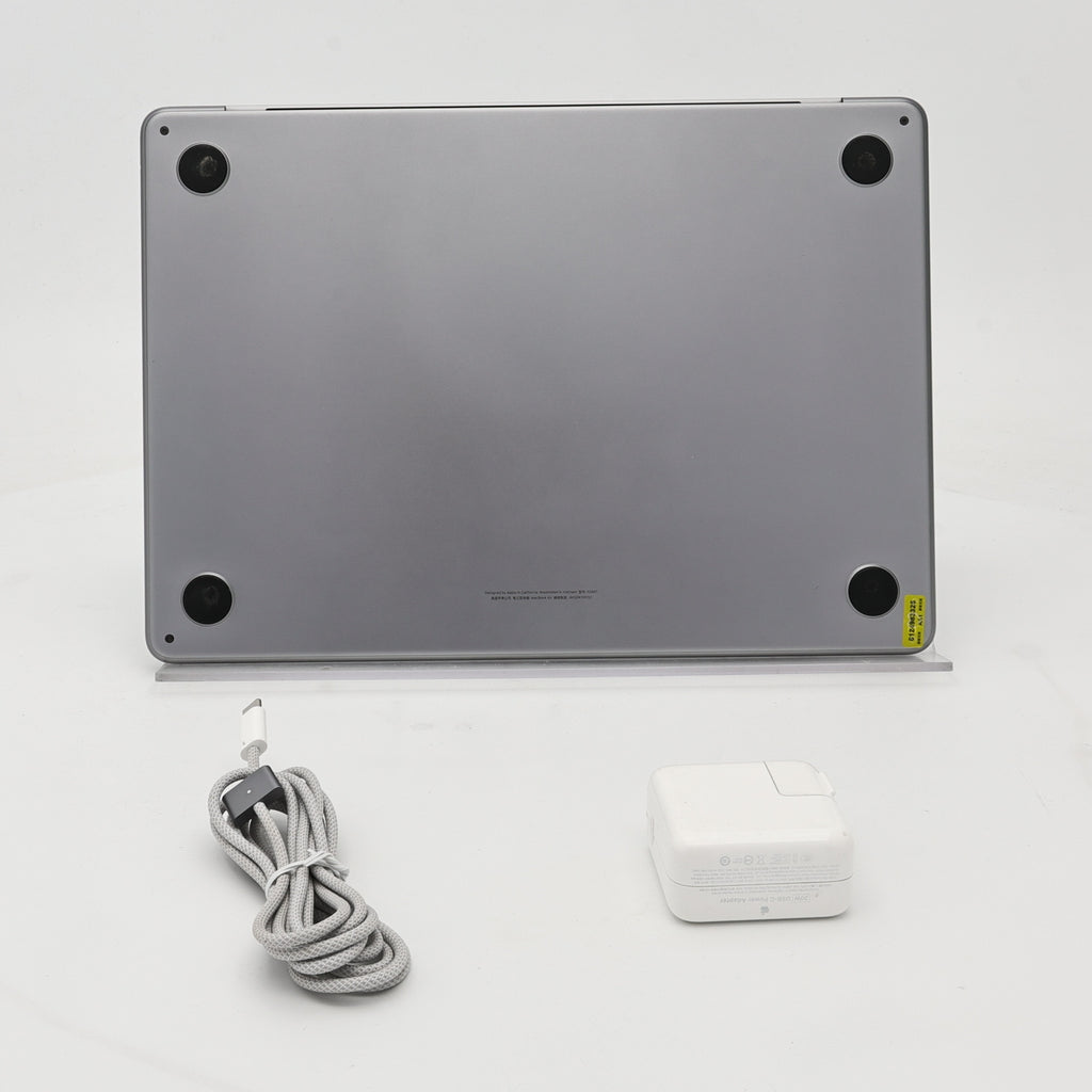 95新 Apple MacBook Air 22年 13寸 M2（8+8核） 16G RAM 256G SSD 深空灰色