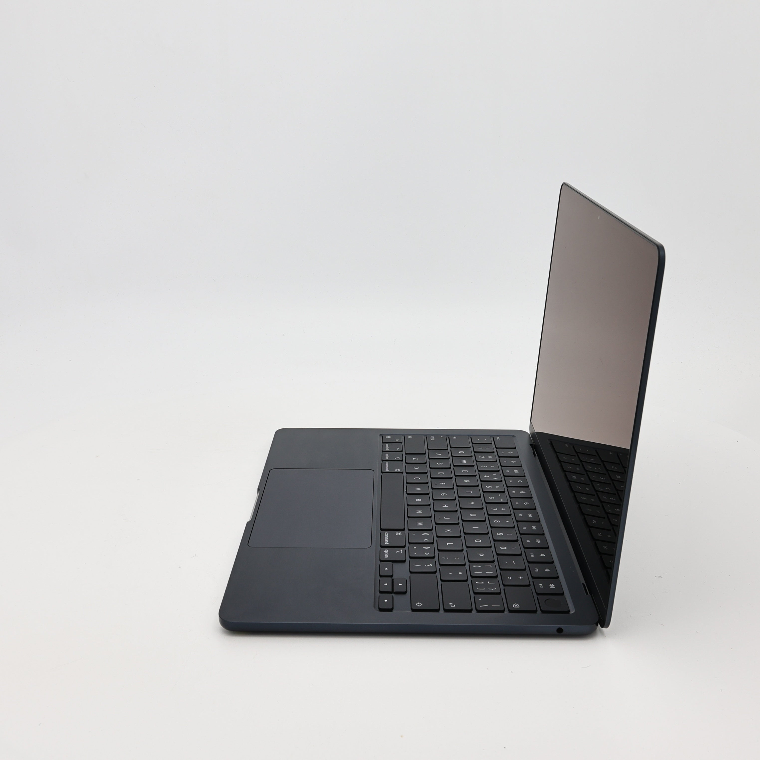 99新 Apple MacBook Air 24年 13寸 M3（8+8核） 8G RAM 256G SSD 午夜色