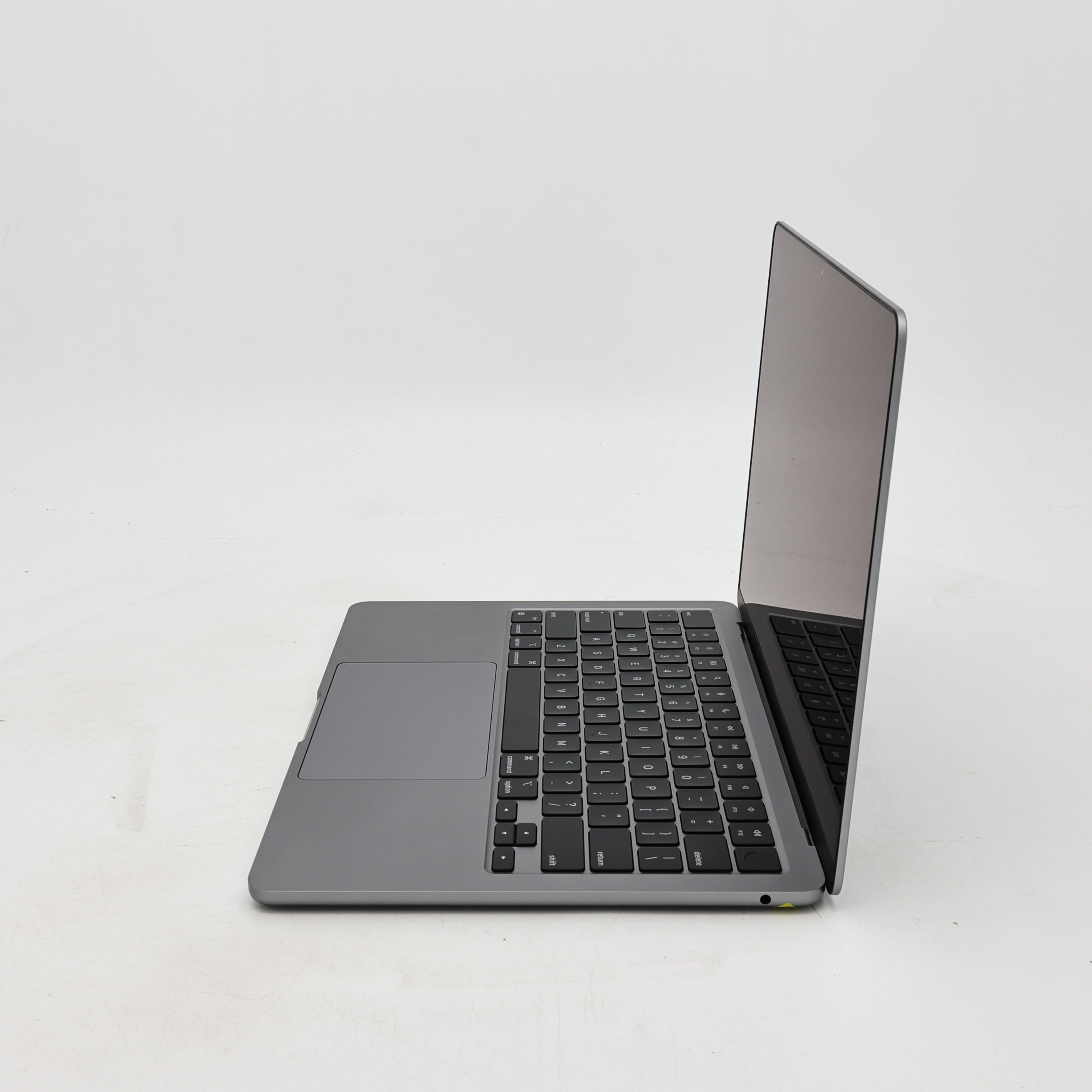 95新 Apple MacBook Air 22年 13寸 M2（8+8核） 8G RAM 256G SSD 深空灰色
