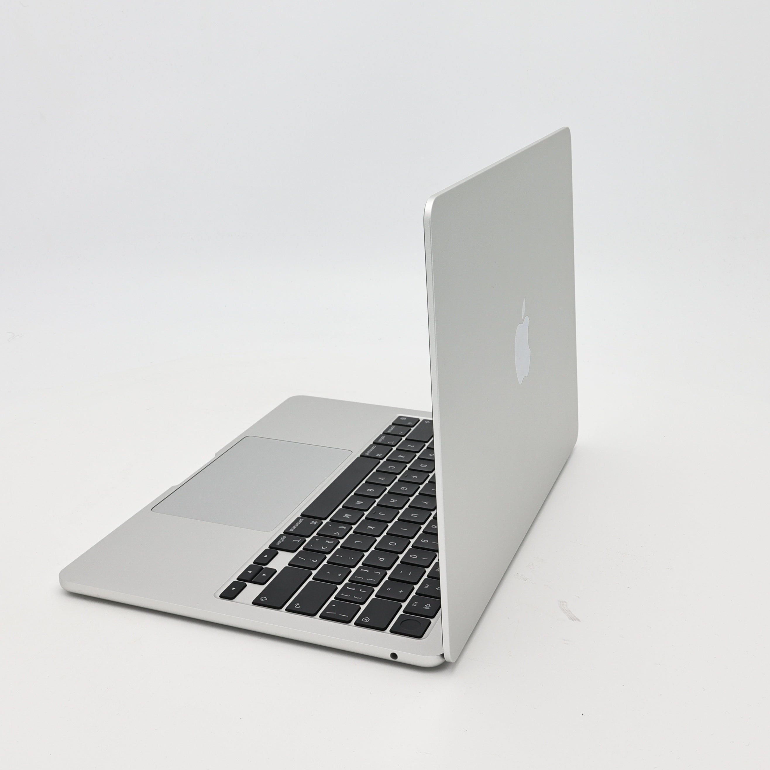 95新 Apple MacBook Air 22年 13寸 M2（8+10核） 8G RAM 512G SSD 銀色