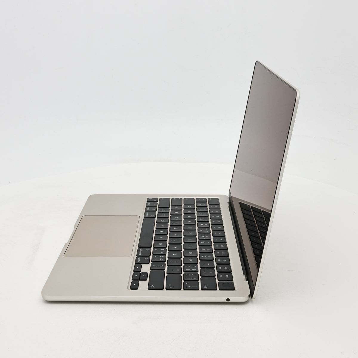 95新 Apple MacBook Air 22年 13寸 M2（8+8核） 8G RAM 256G SSD 星光色