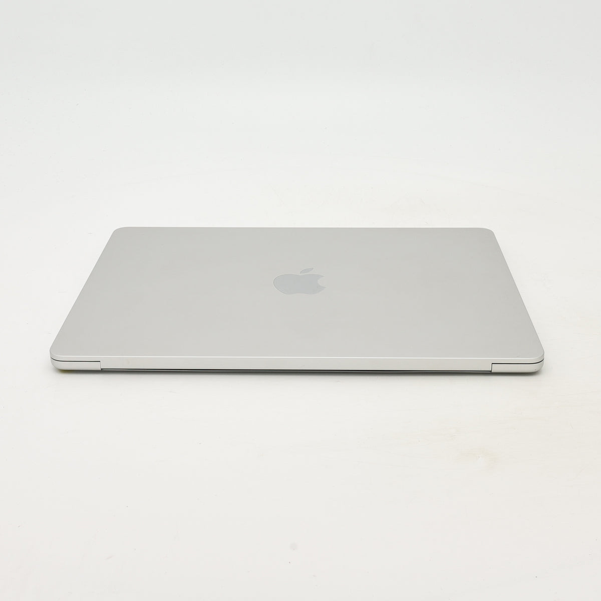 95新 Apple MacBook Air 22年 13寸 M2（8+8核） 8G RAM 256G SSD 銀色
